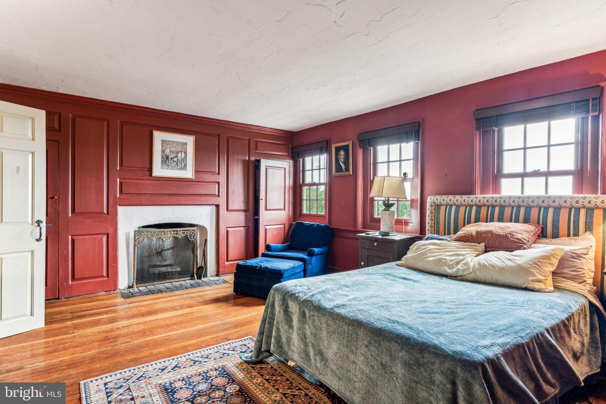 QUEEN VILLAGE - Residential