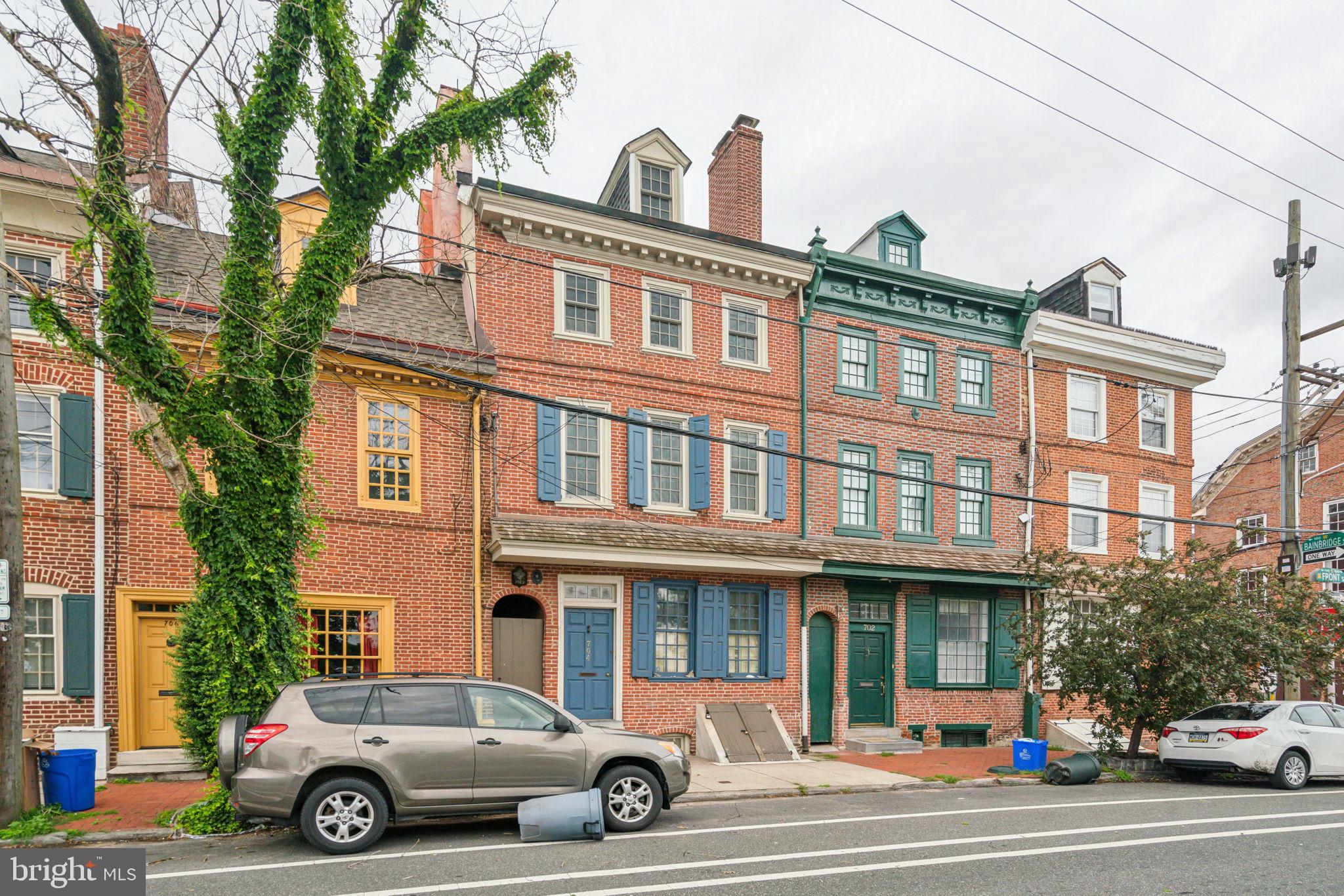 QUEEN VILLAGE - Residential
