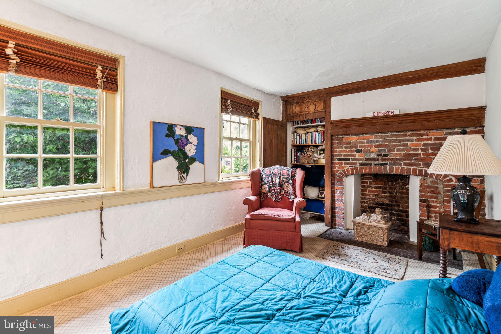 QUEEN VILLAGE - Residential