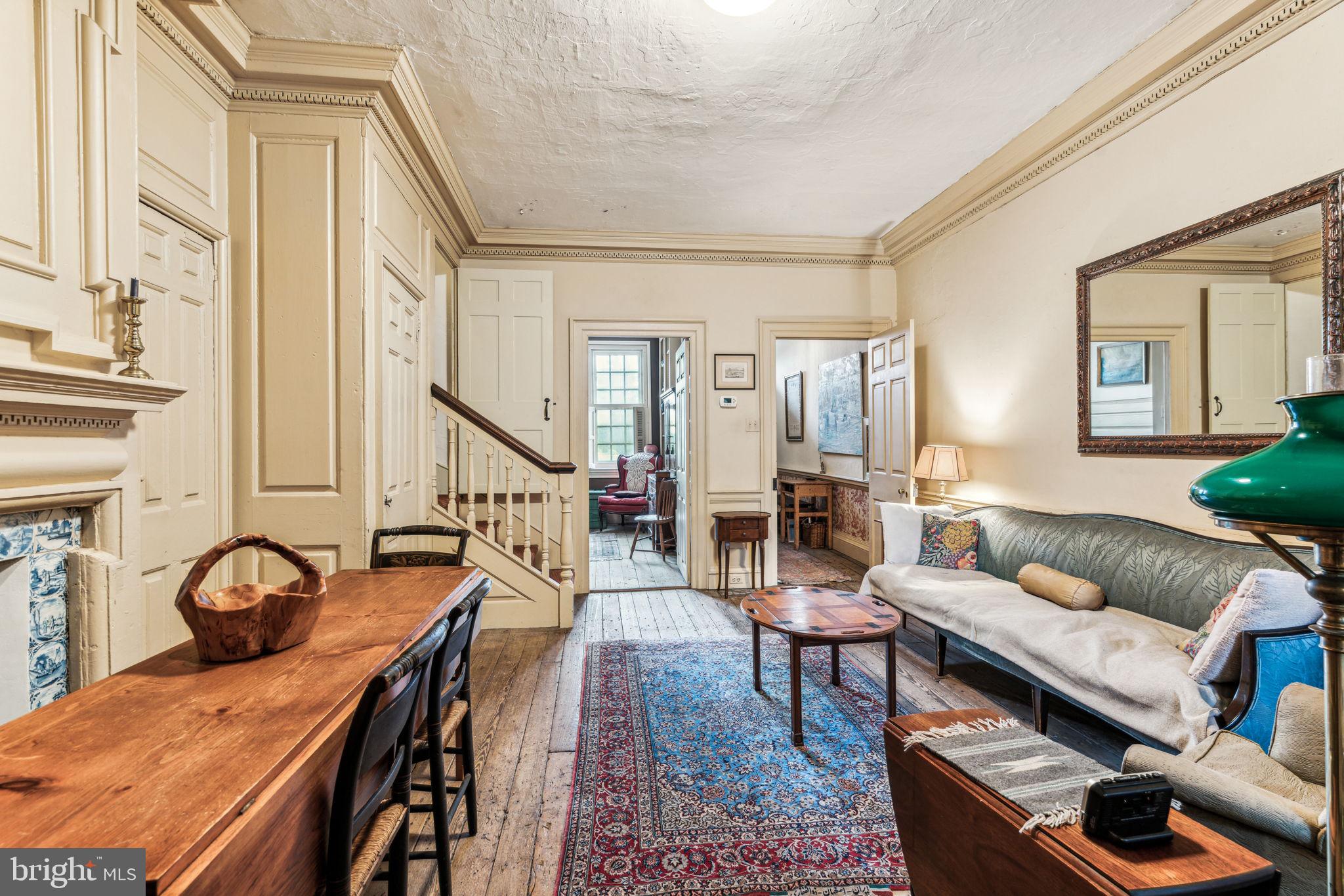QUEEN VILLAGE - Residential