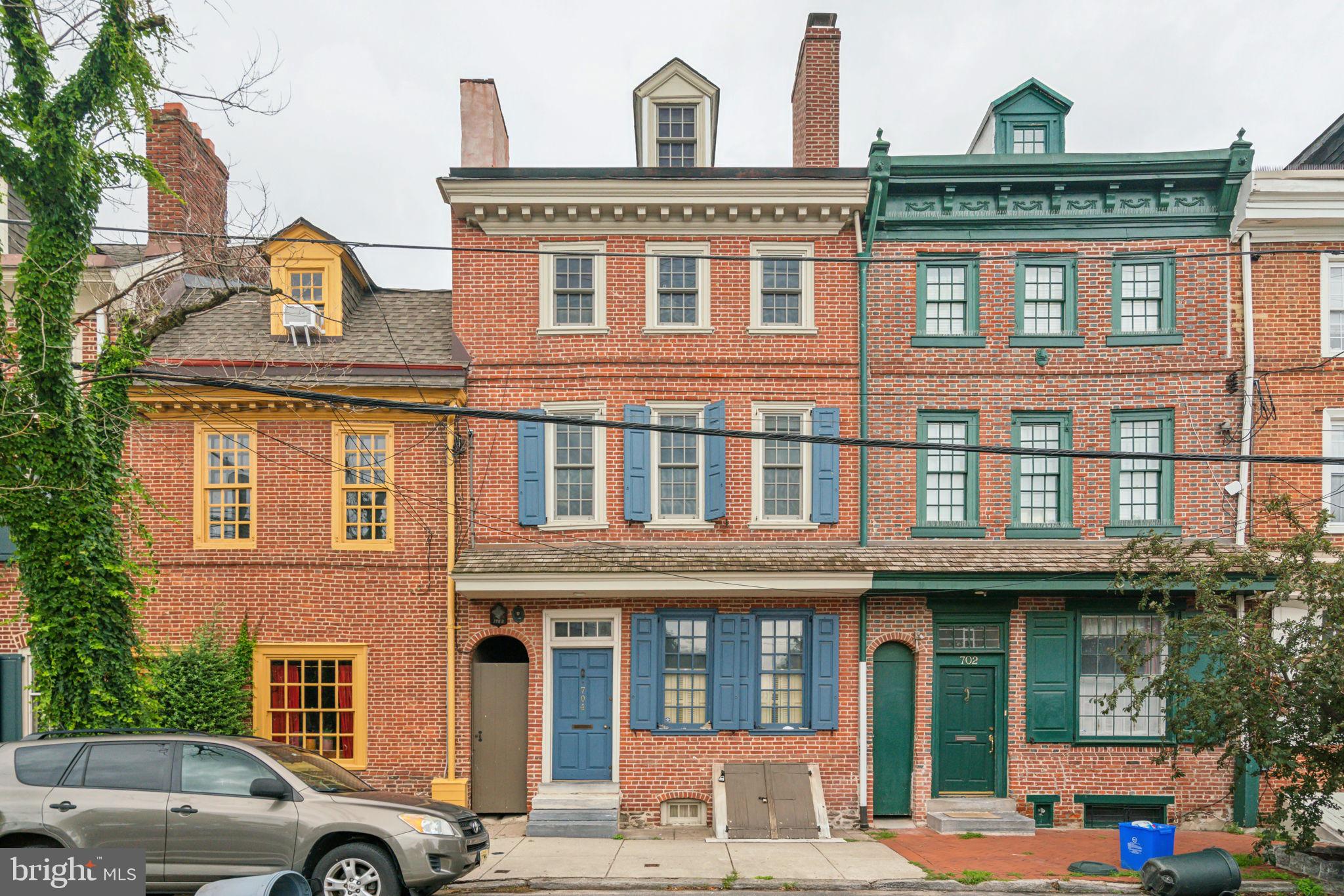QUEEN VILLAGE - Residential