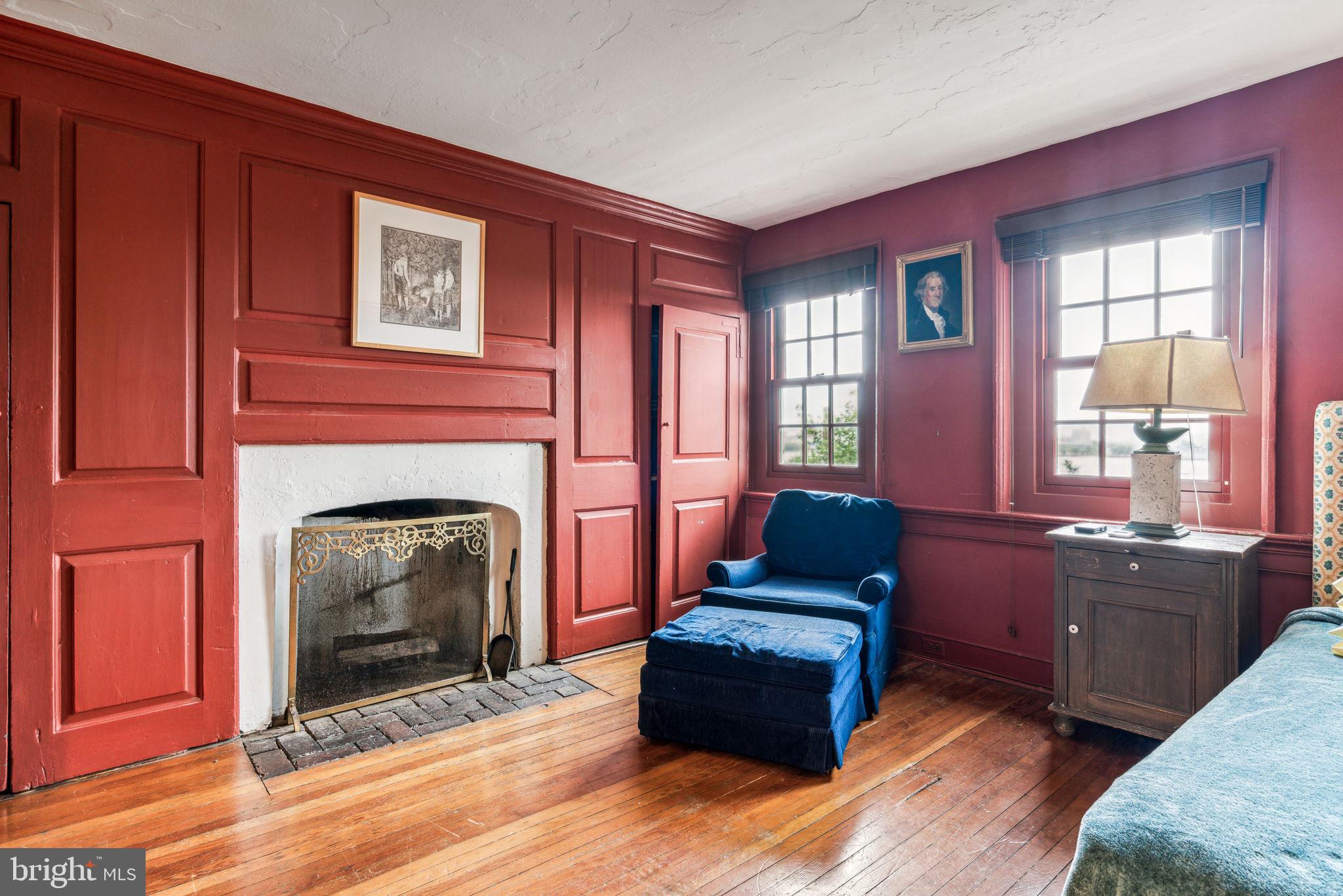 QUEEN VILLAGE - Residential