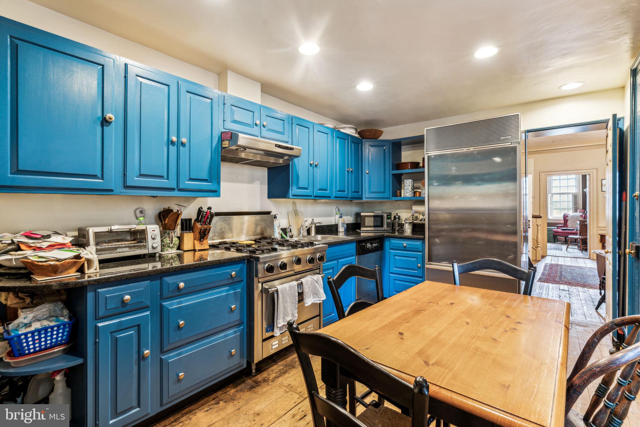 QUEEN VILLAGE - Residential