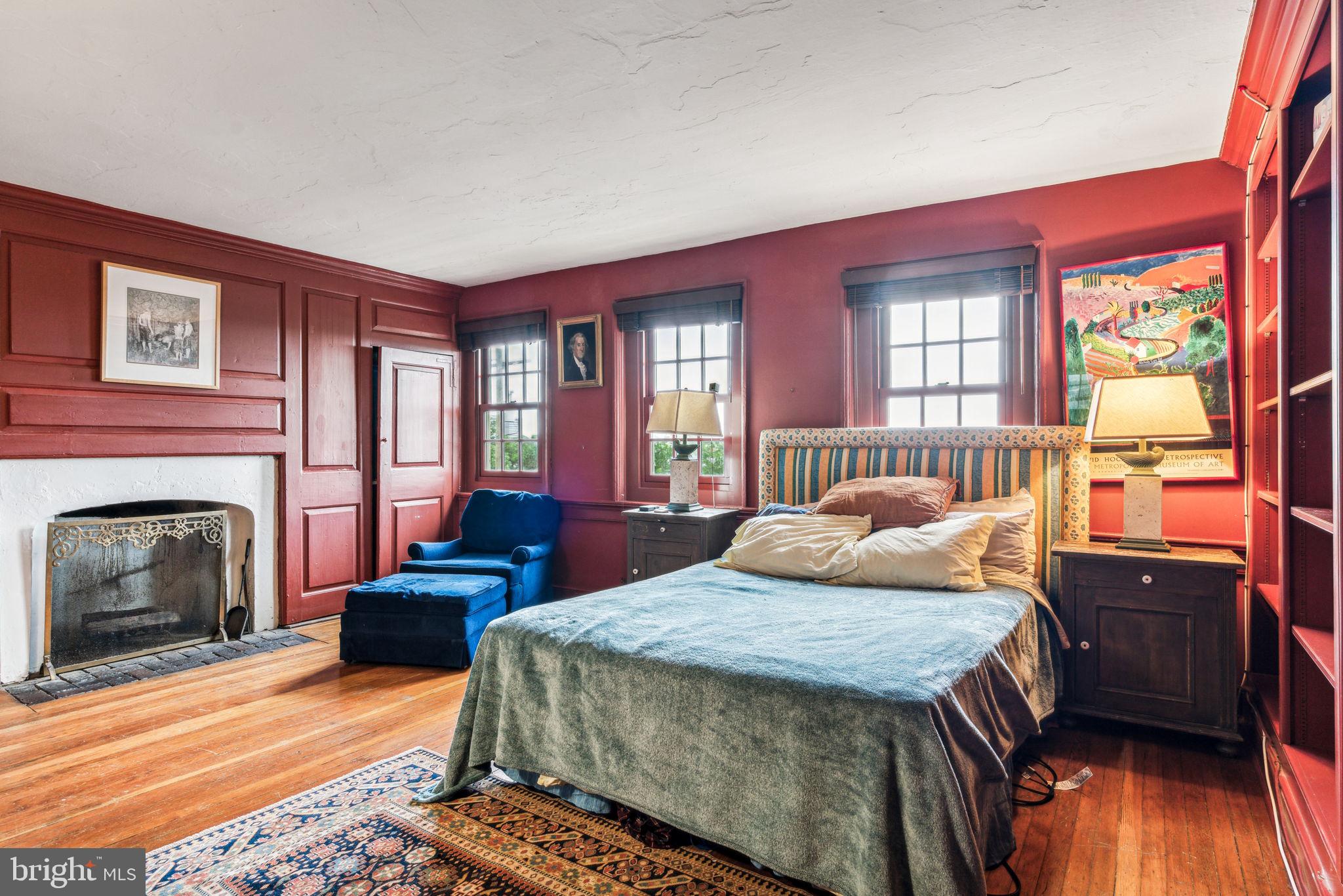 QUEEN VILLAGE - Residential