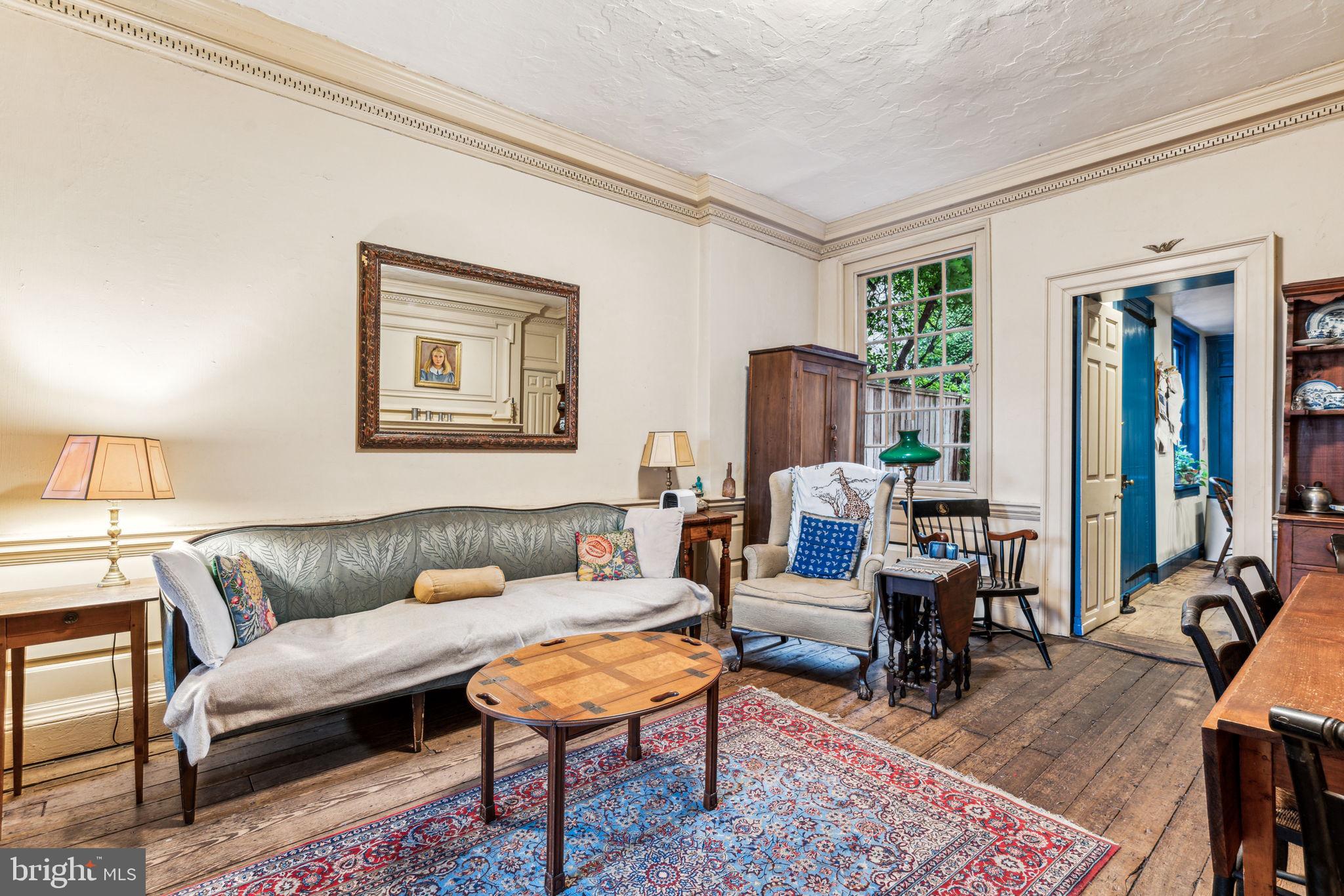 QUEEN VILLAGE - Residential