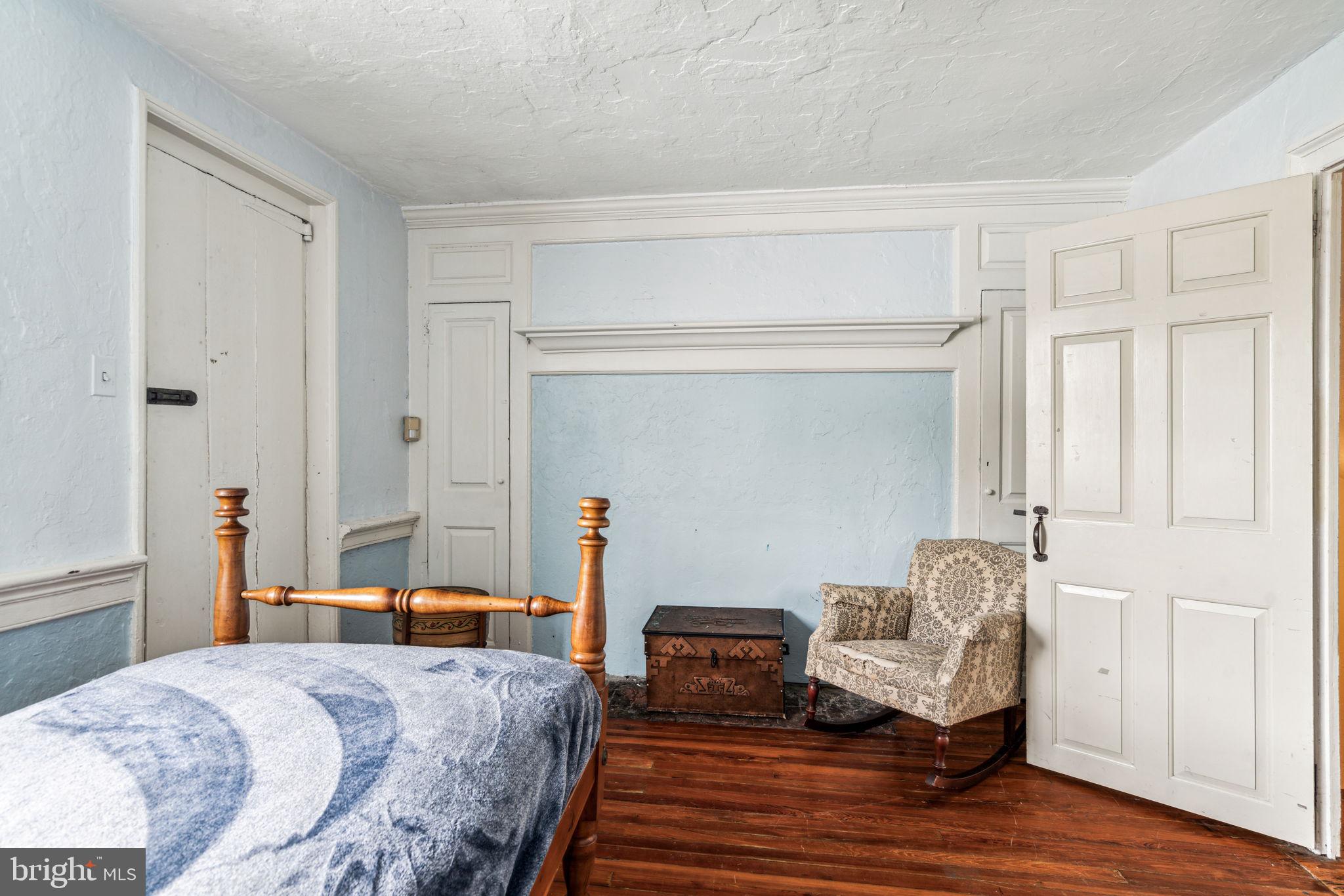 QUEEN VILLAGE - Residential
