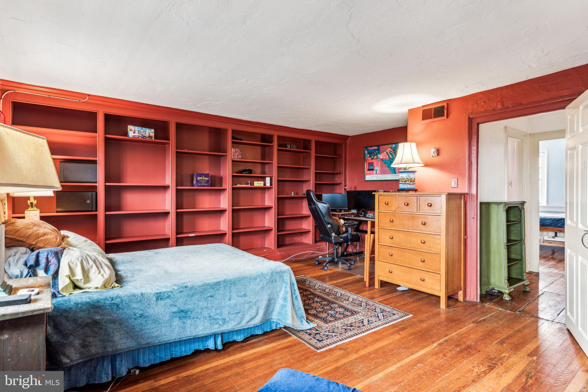 QUEEN VILLAGE - Residential