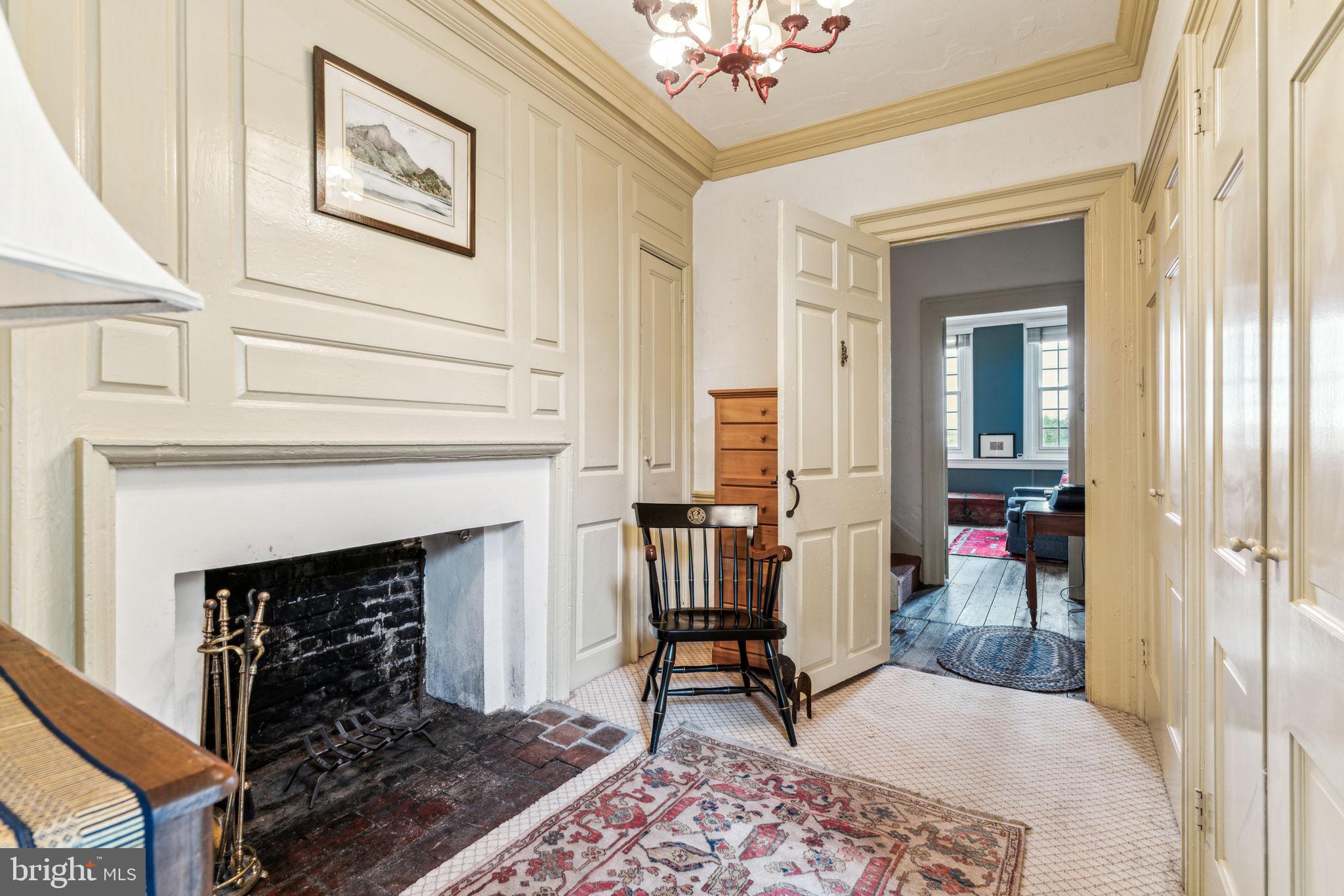 QUEEN VILLAGE - Residential