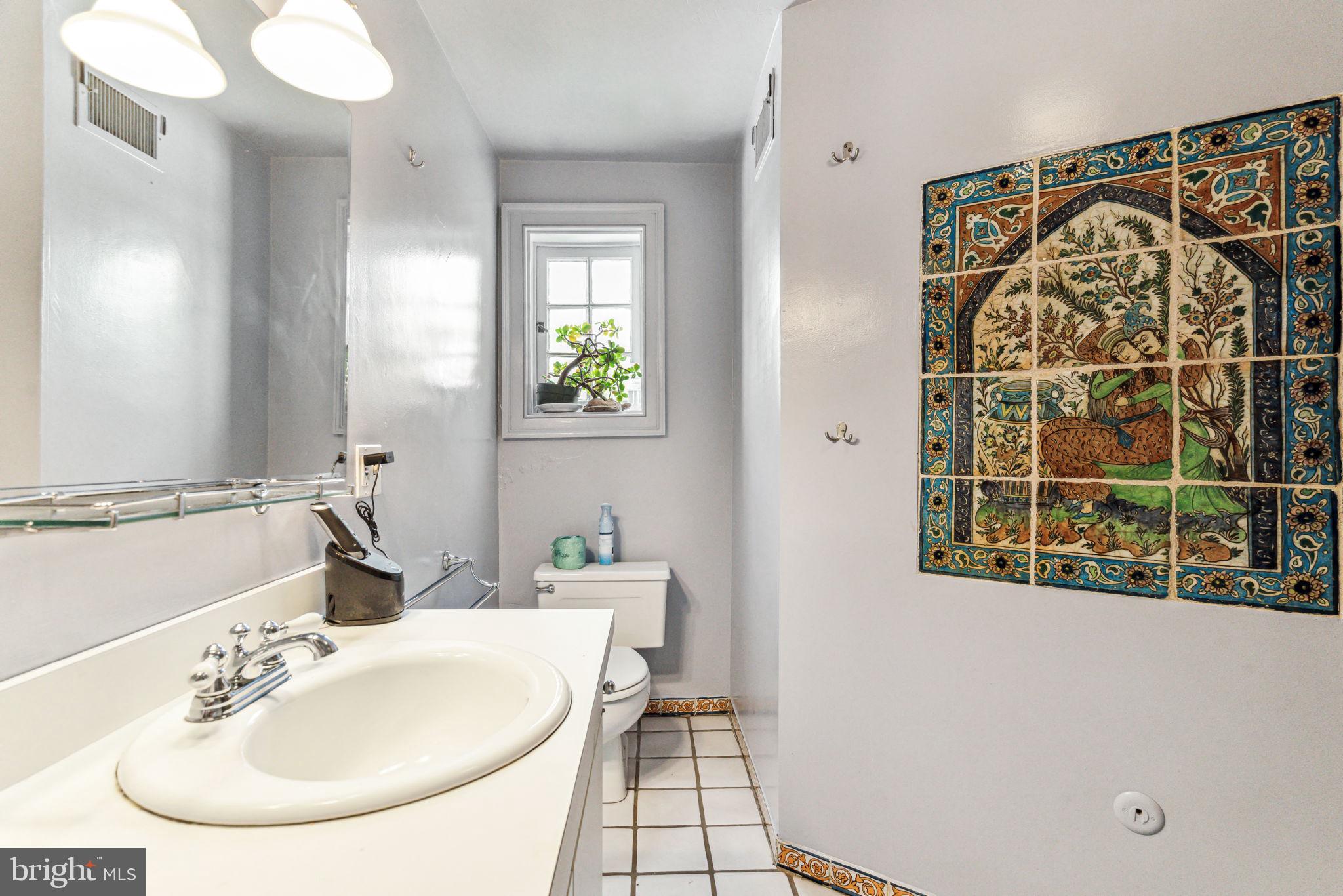 QUEEN VILLAGE - Residential