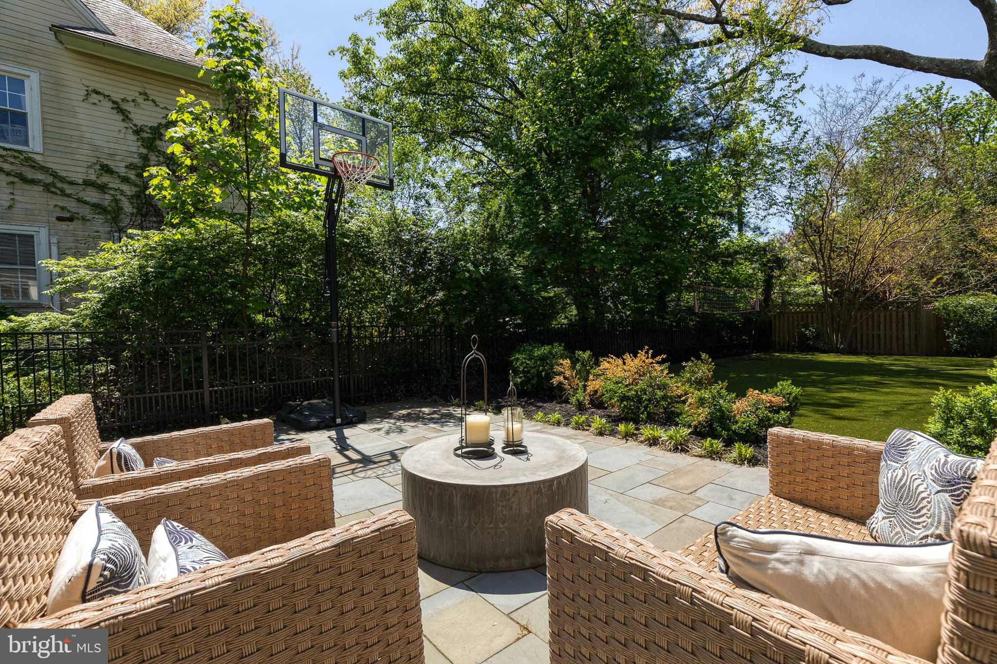 ROLAND PARK - Residential