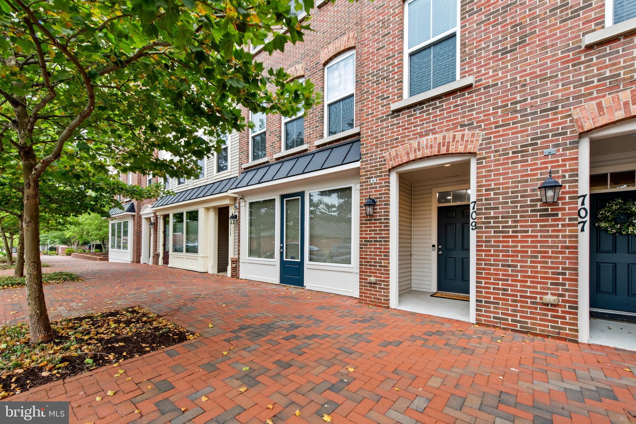 VILLAGE GREENS - Residential