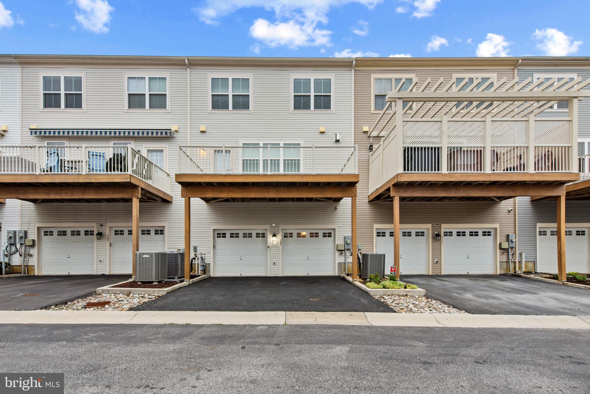 VILLAGE GREENS - Residential