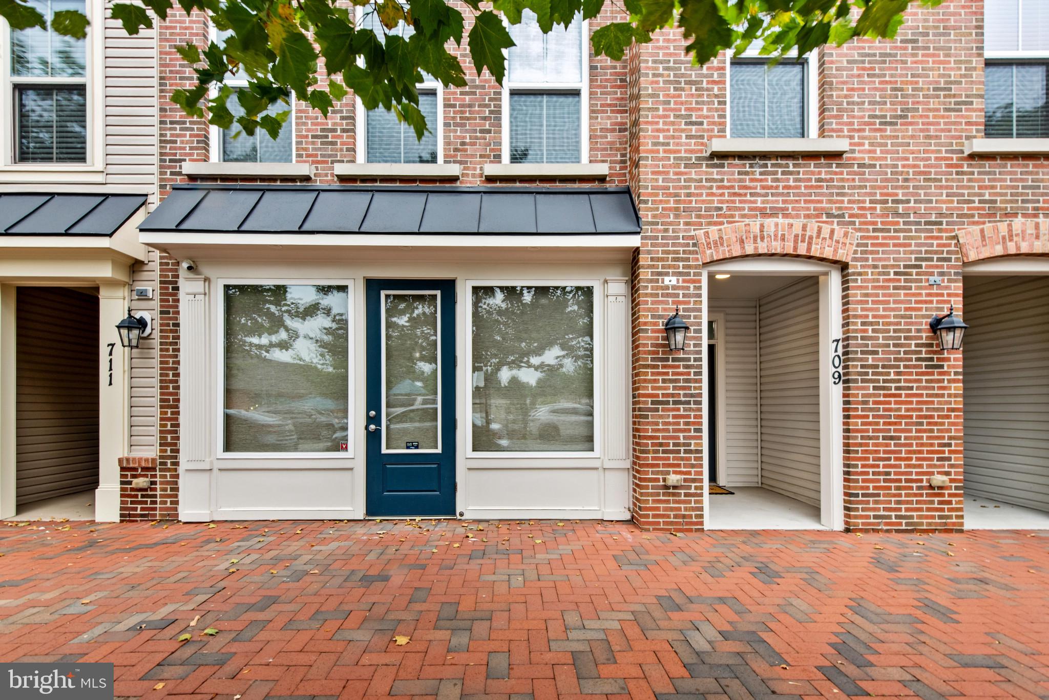 VILLAGE GREENS - Residential