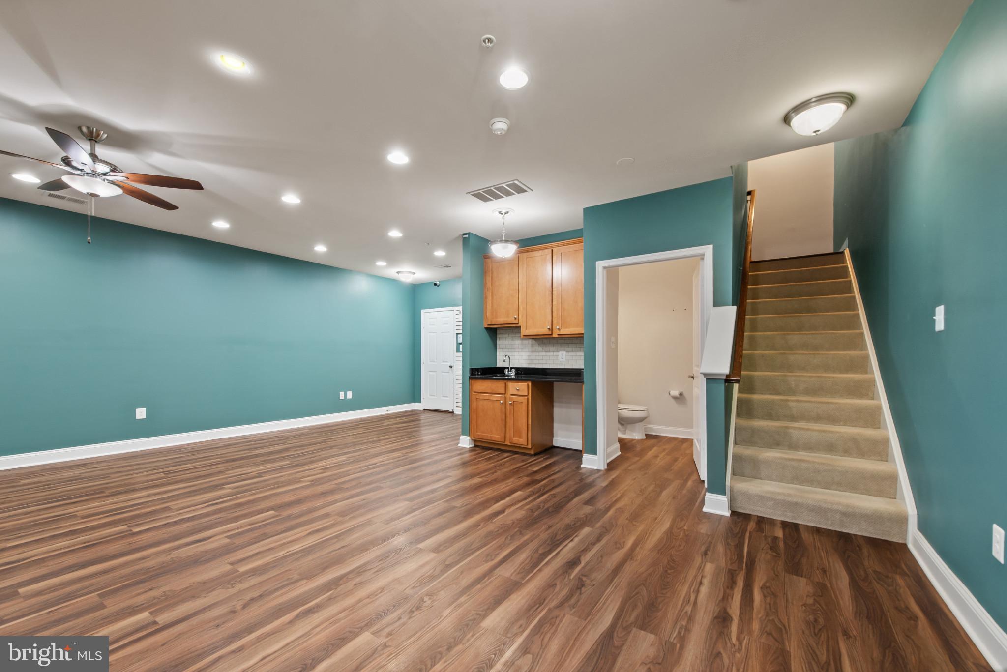 VILLAGE GREENS - Residential