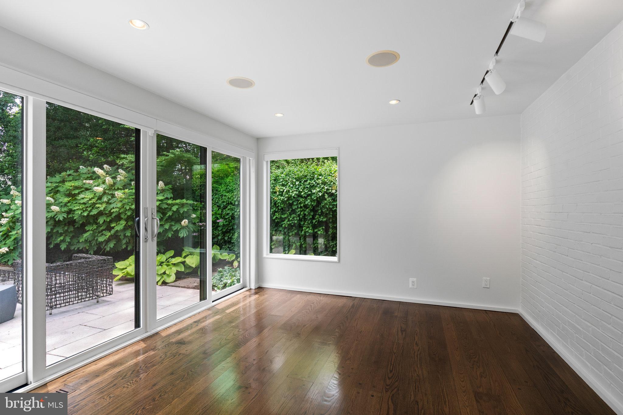 CHEVY CHASE - Residential