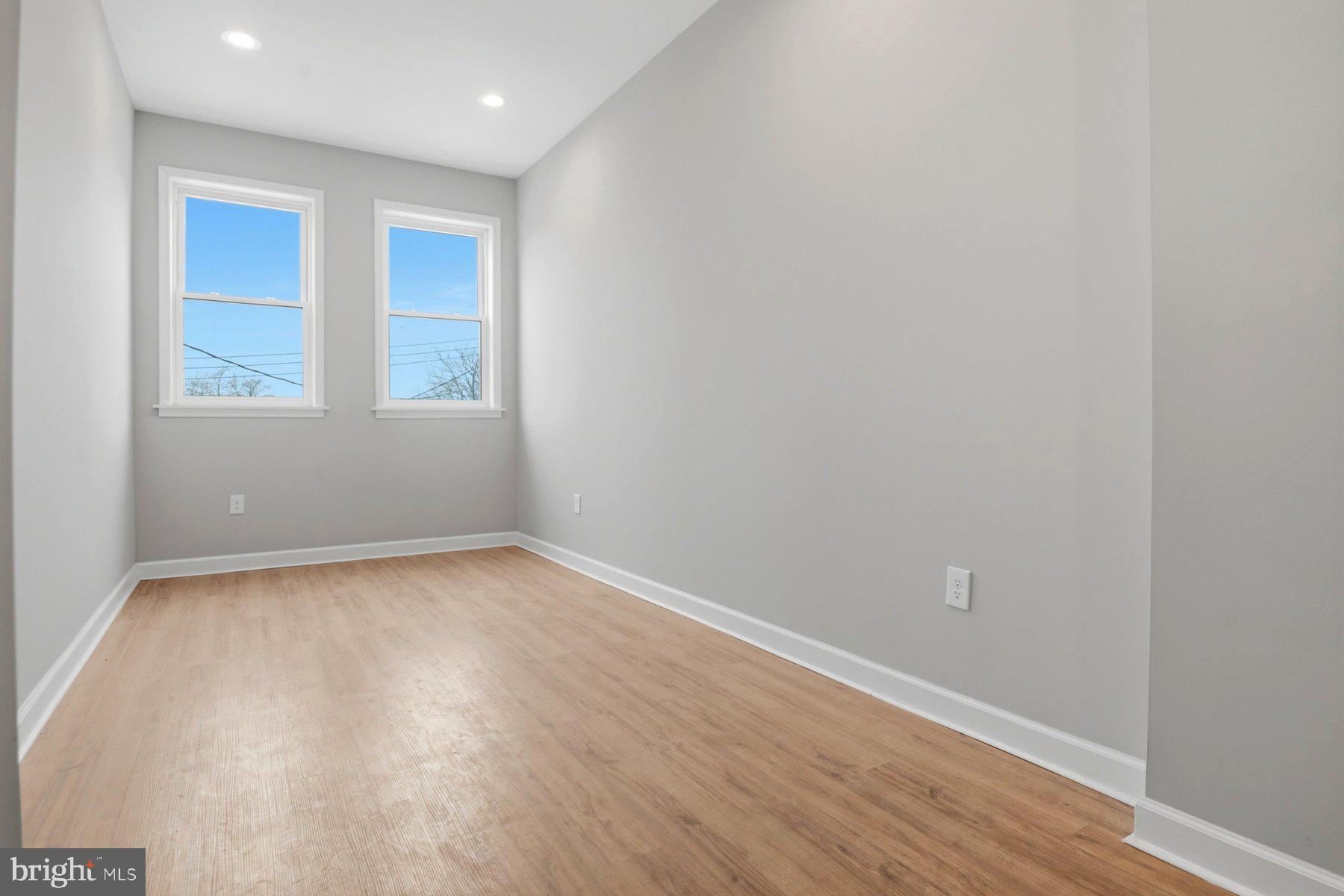 SANDTOWN-WINCHESTER - Residential