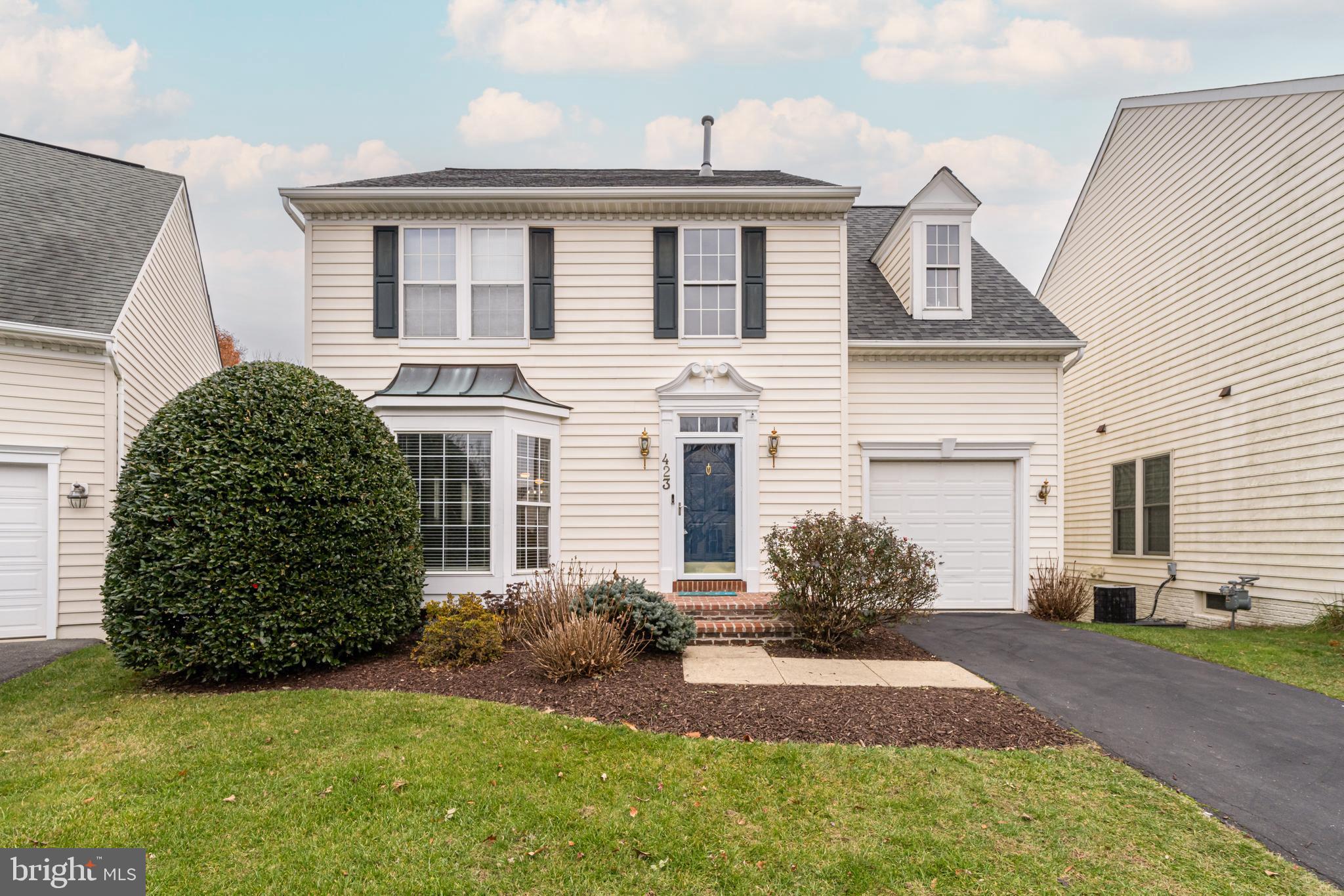 Lovely 3 Level Colonial w/3 Bedrooms, 2 Full and  2 Half Baths.  Main Level boasts hardwood floors, Formal Living & Dining Room and remodeled Kitchen w/Island topped with Granite, Eat-In Area, newer Stainless Steel, Energy-efficient  Appliances & Decorator Lighting.  White, 42" cabinets have plenty of storage space. Large Back deck overlooks panoramic woodland views and is perfect for morning coffee or dinner outside.  The adjacent Family Room has a gas fireplace w/brick surround.   Walk to the Quince Orchard Community Center for the Fitness Center or outdoor swimming.  The Upper Level has the Master BR with En-Suite Bath, WI Closet, soaking tub &  Stall Shower.   Two additional bedrooms share a second full Bath. Lower Level in fully finished w/half bath and walk-out to backyard patio.   Newer HVAC system is 4 years old, new Water heater installed in 2022.  Great Location...Wonderful quiet neighborhood, close to commuter routes, shopping & restaurants.       Dogs only CASE BY CASE   Home Warranty provided by Owner