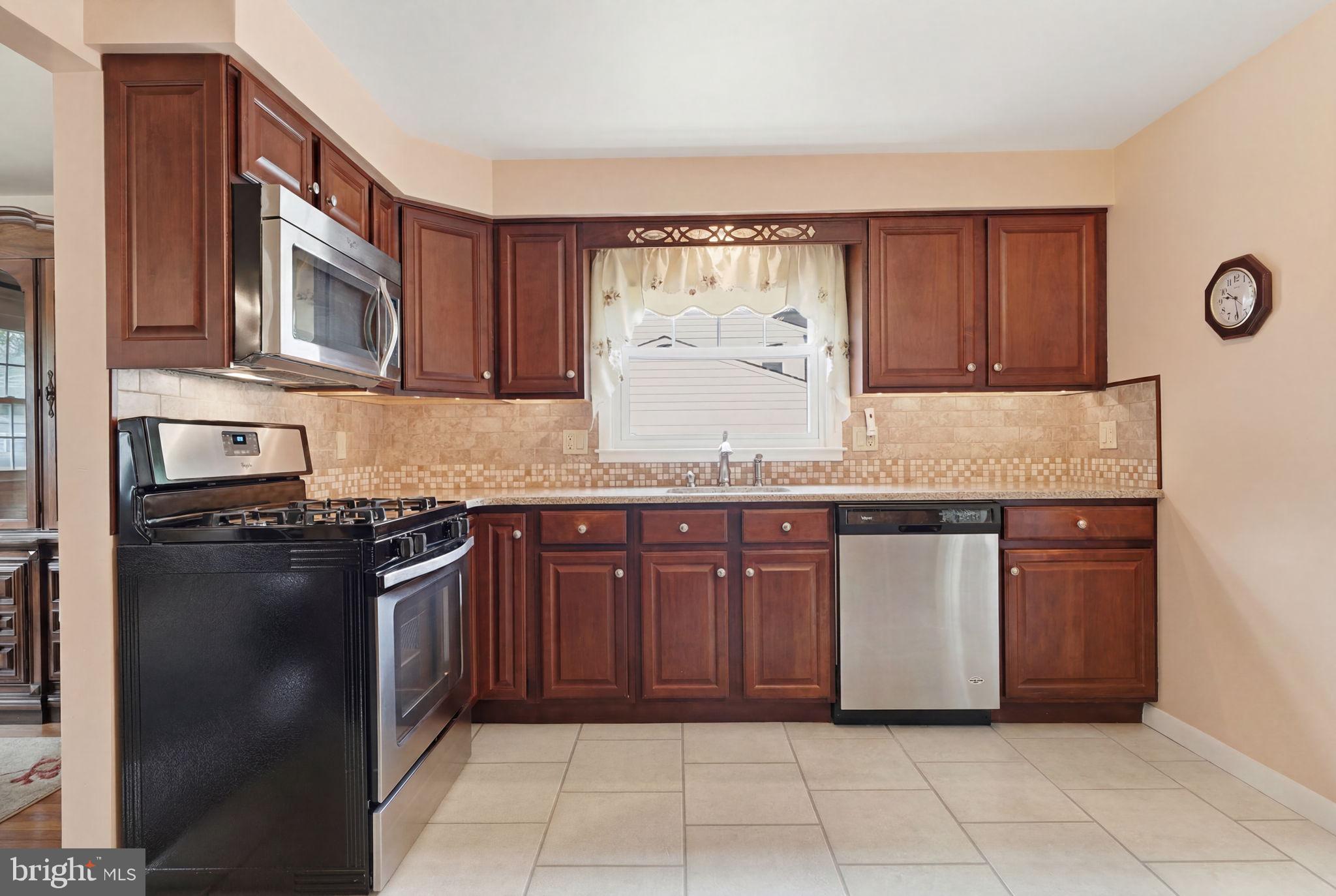 BROAD VIEW FARMS - Residential