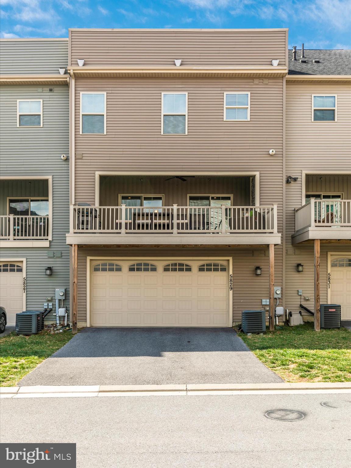 LAKE LINGANORE TOWN CENTER - Residential