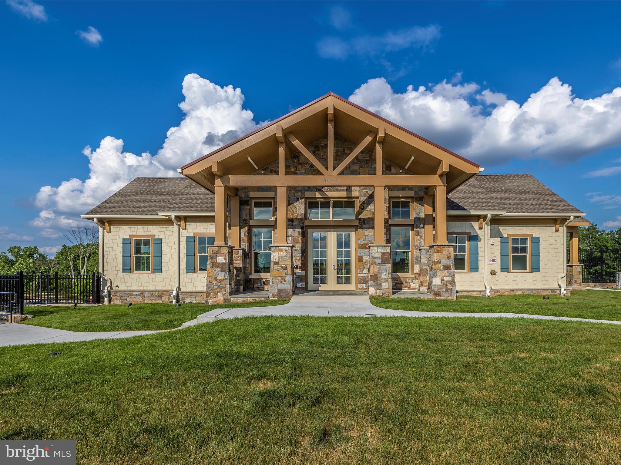 LAKE LINGANORE TOWN CENTER - Residential