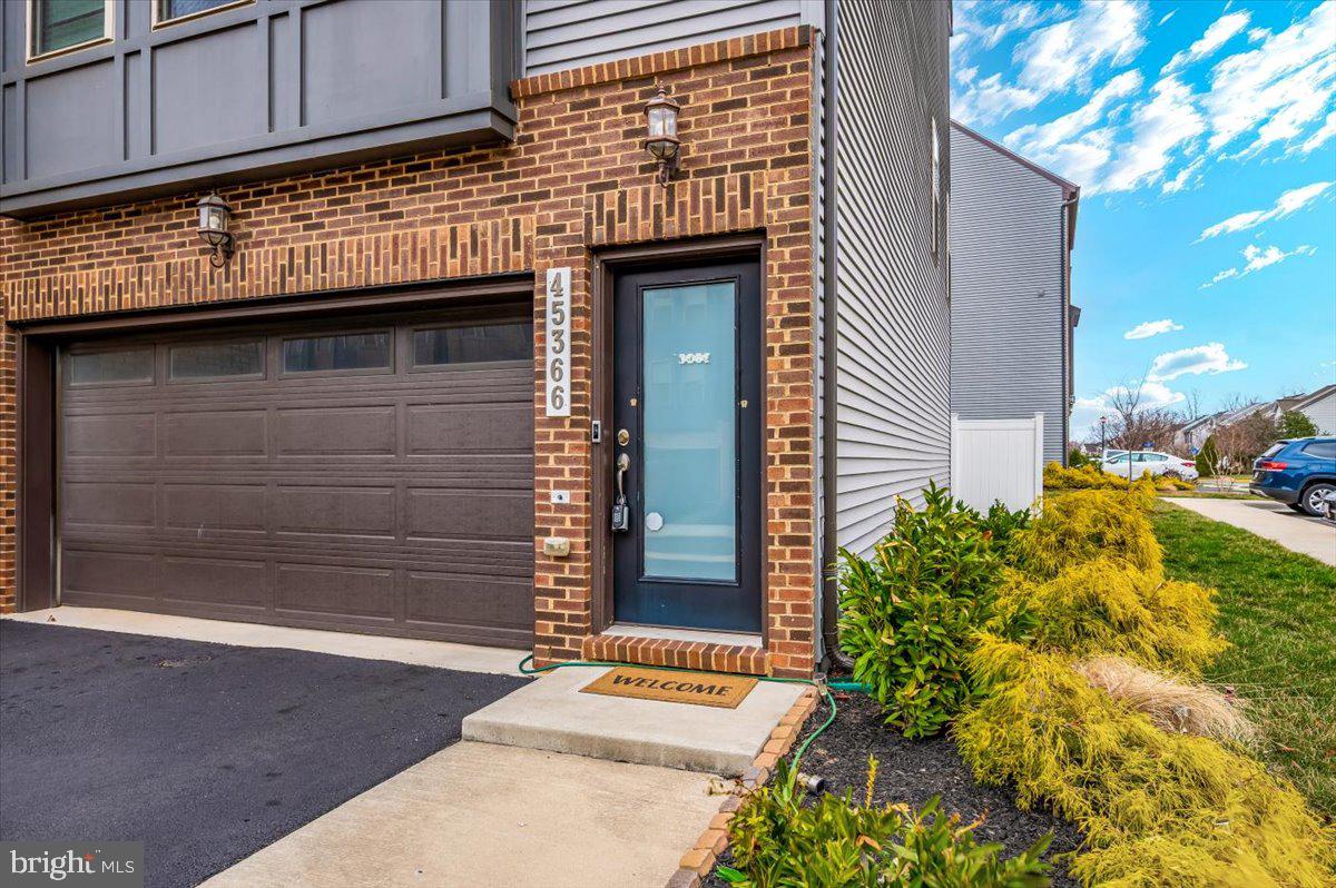 DOMINION TRAIL - Residential Lease
