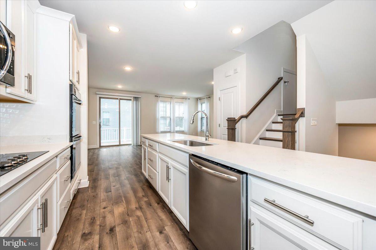 DOMINION TRAIL - Residential Lease
