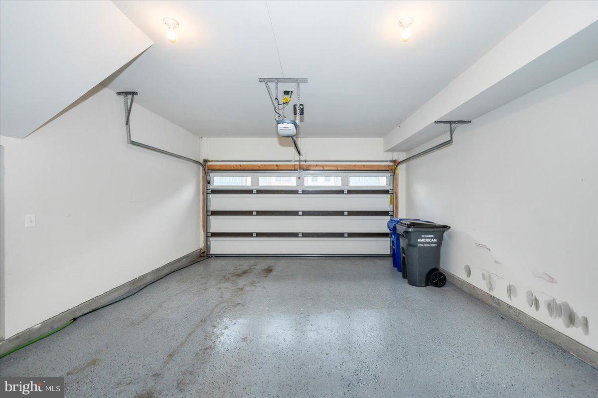 DOMINION TRAIL - Residential Lease