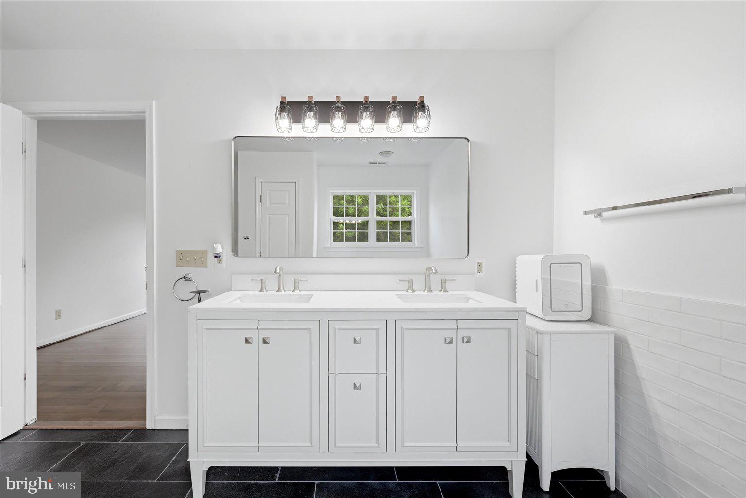 HALEMHURST - Residential