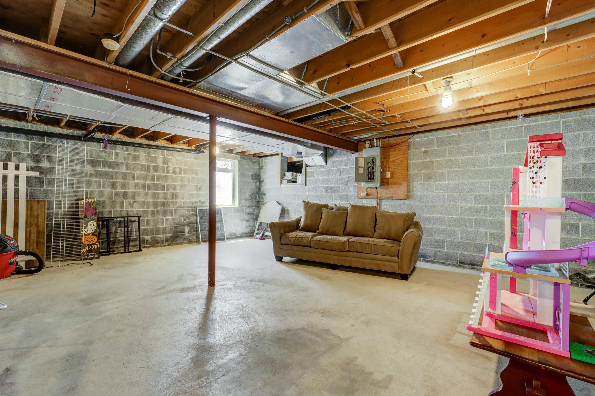 MEADOW BROOK ESTATES - Residential