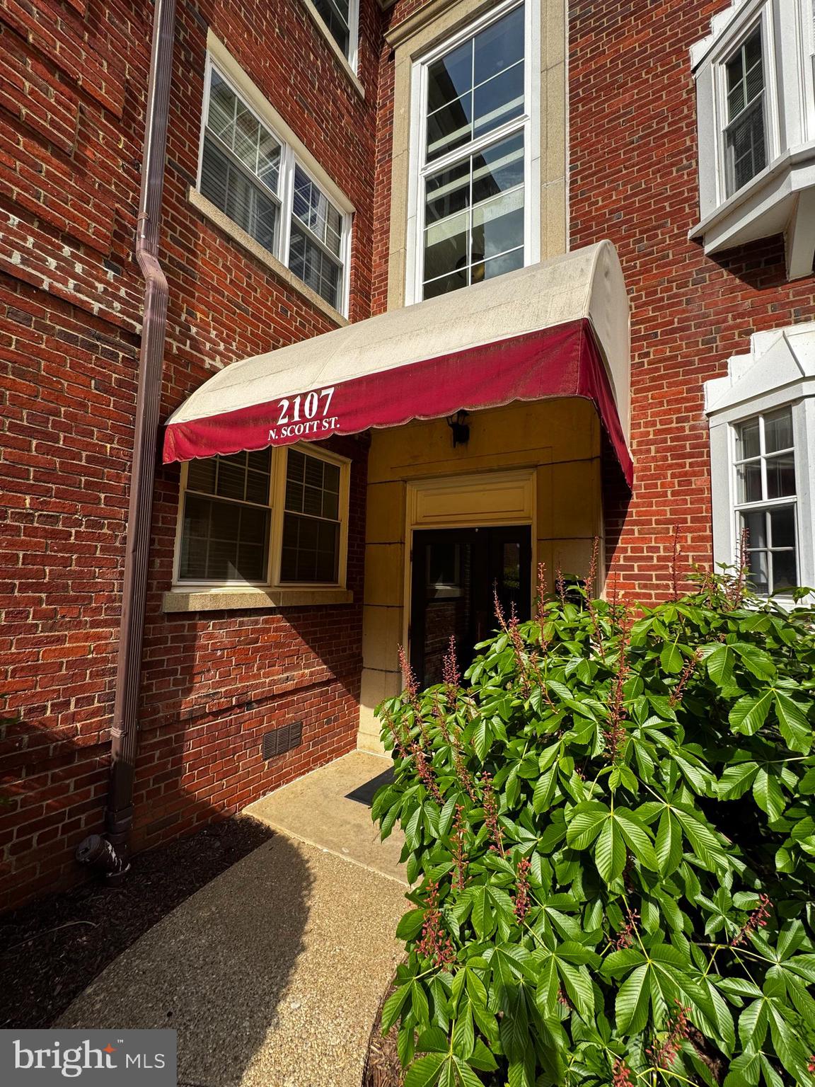 PALISADE GARDENS - Residential Lease
