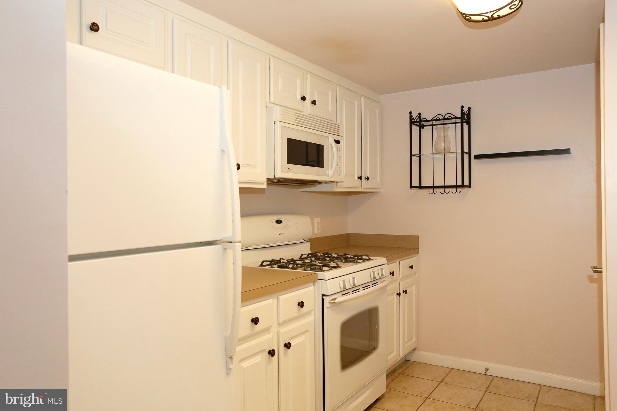 GALLERY AT WHITE FLINT - Residential Lease