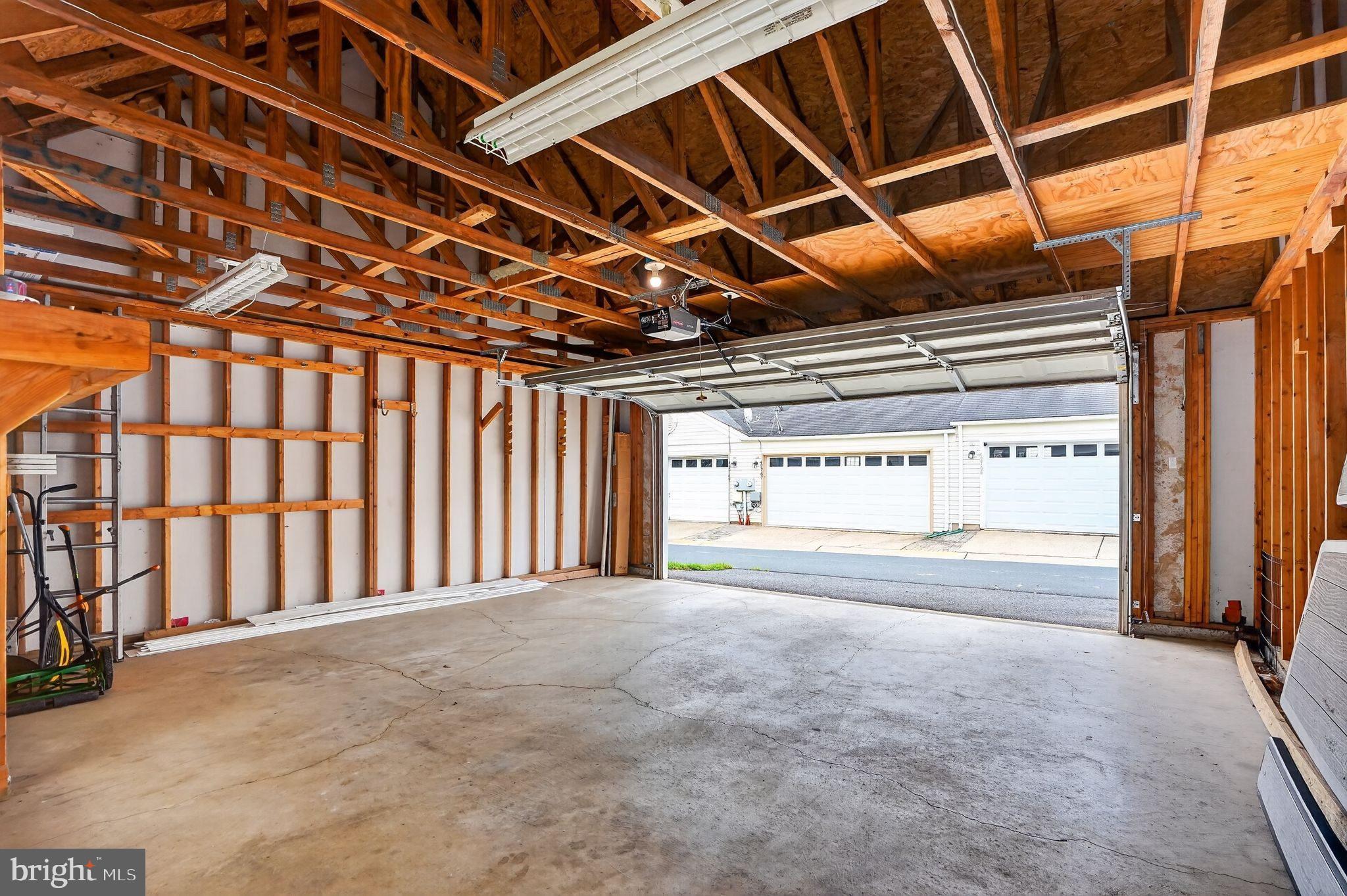 SOUTH RIDING - Residential
