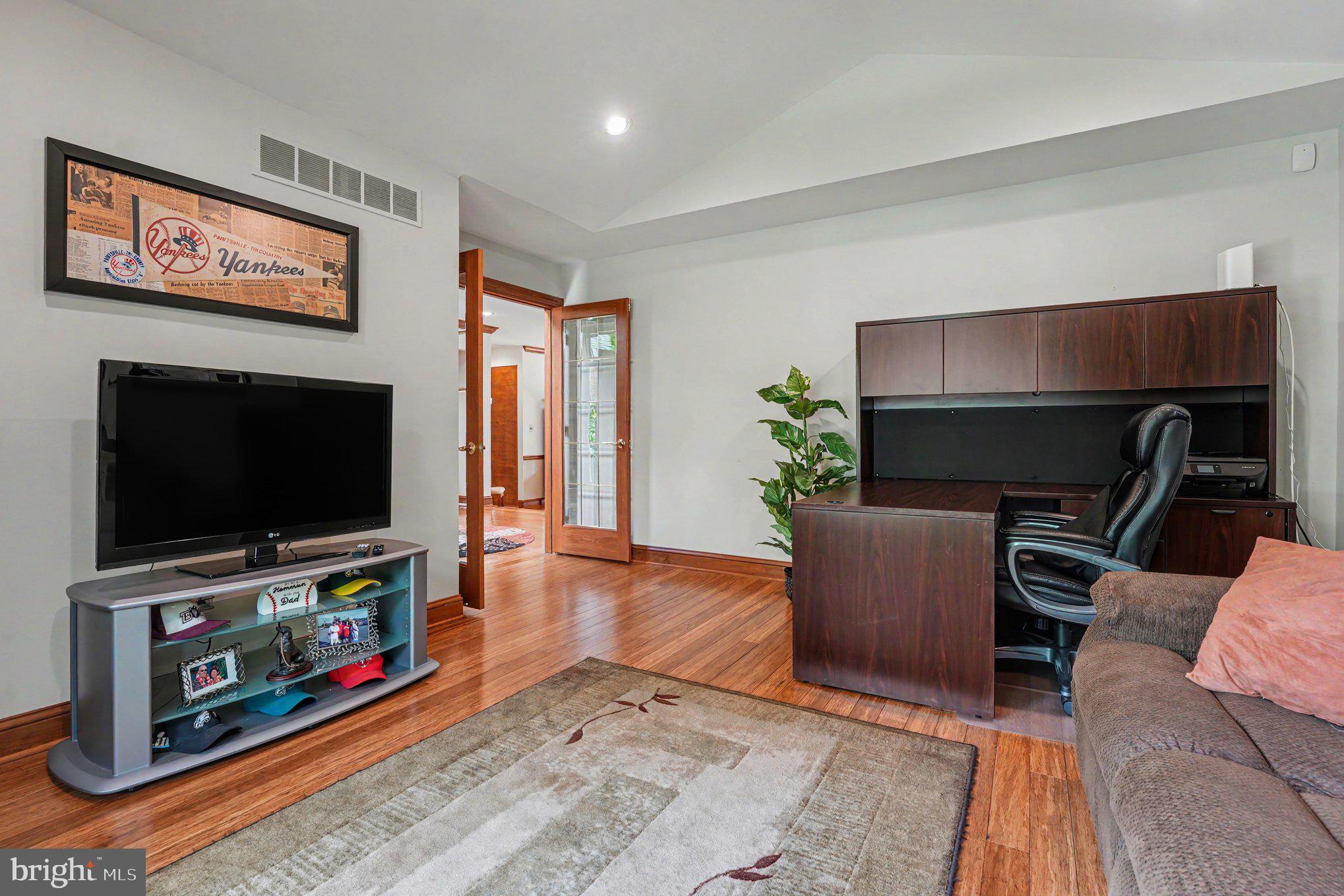 PINE CREST - Residential