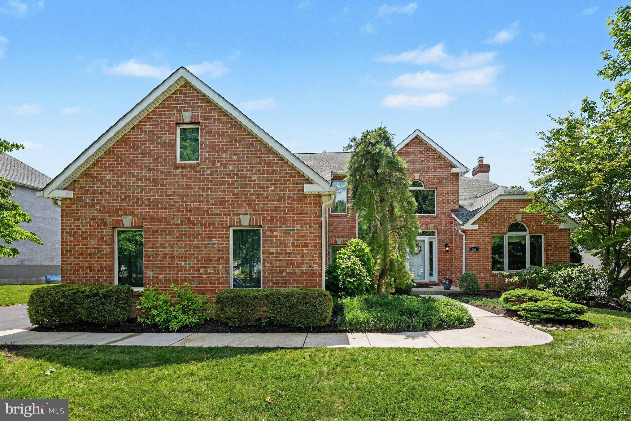 PINE CREST - Residential