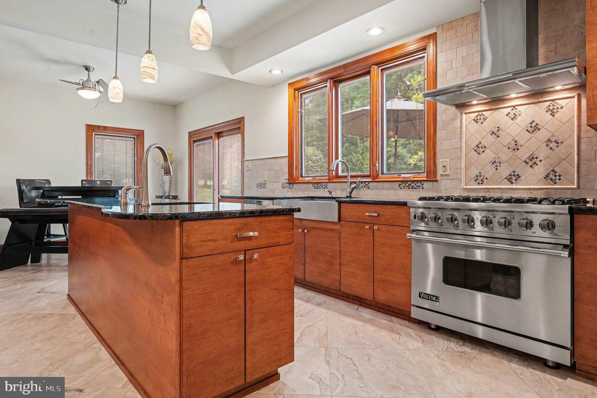 PINE CREST - Residential