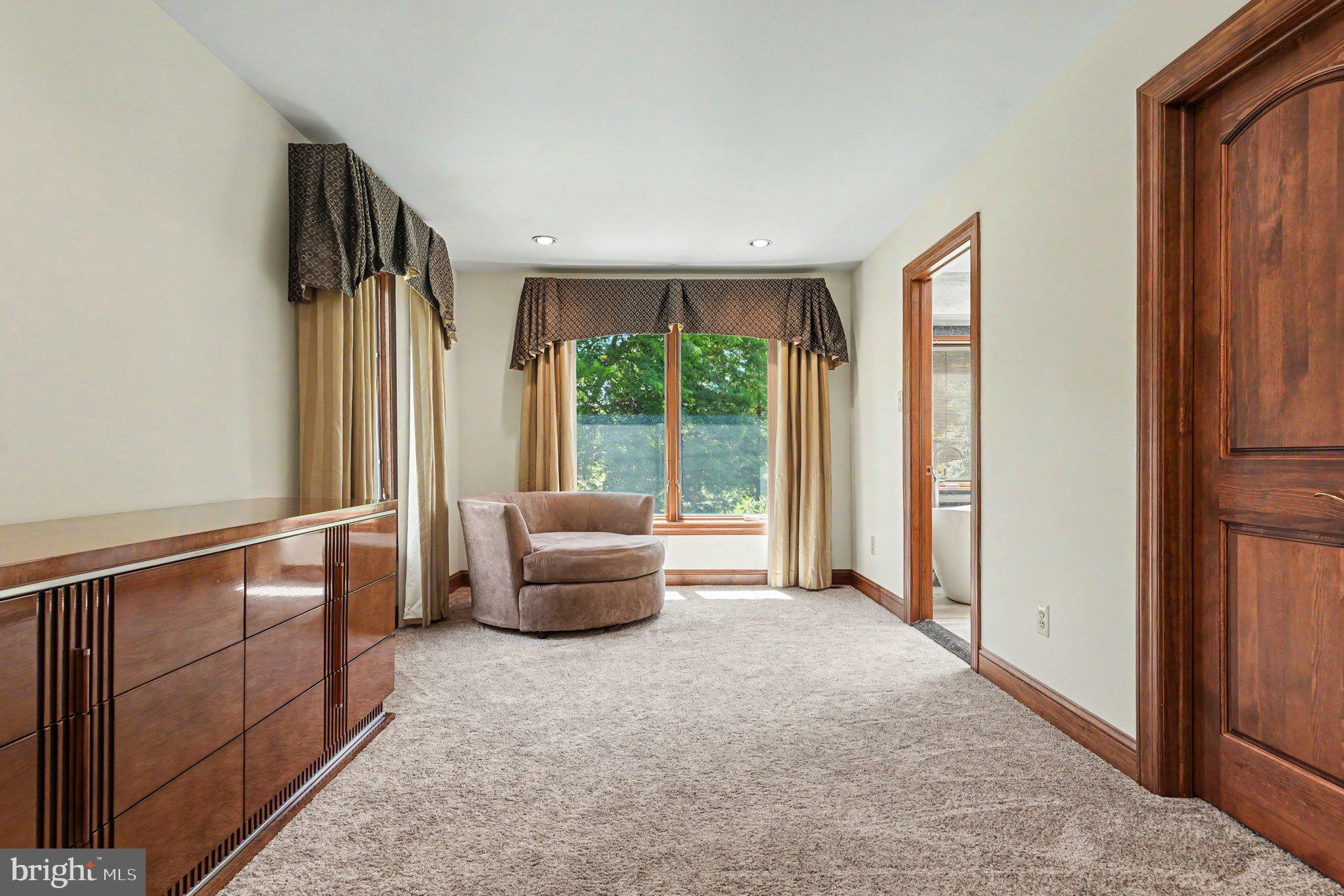 PINE CREST - Residential