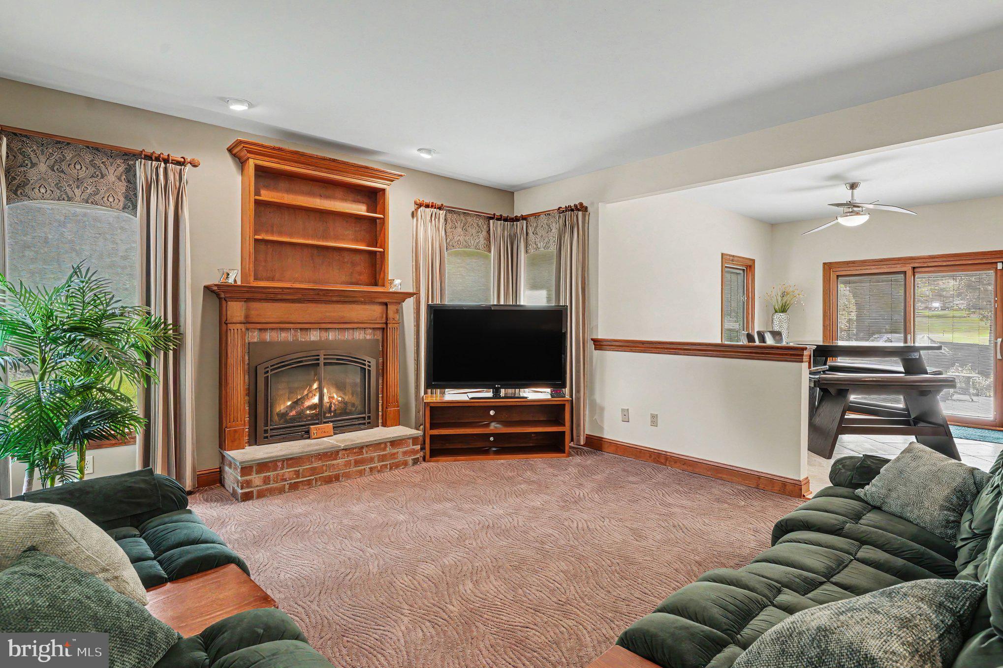 PINE CREST - Residential