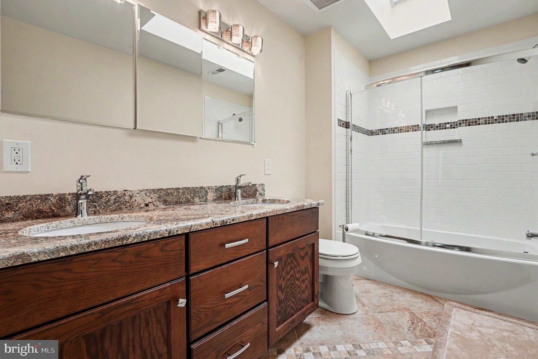 PINE CREST - Residential