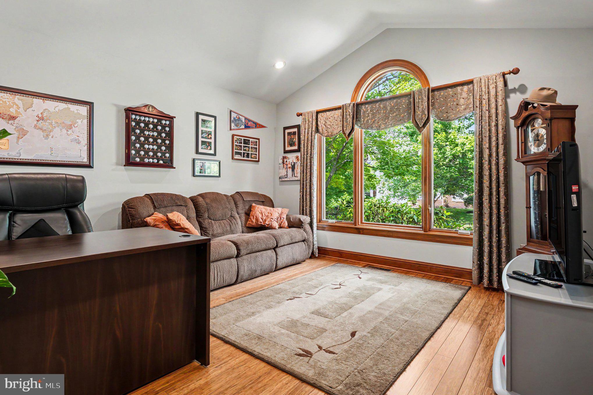PINE CREST - Residential