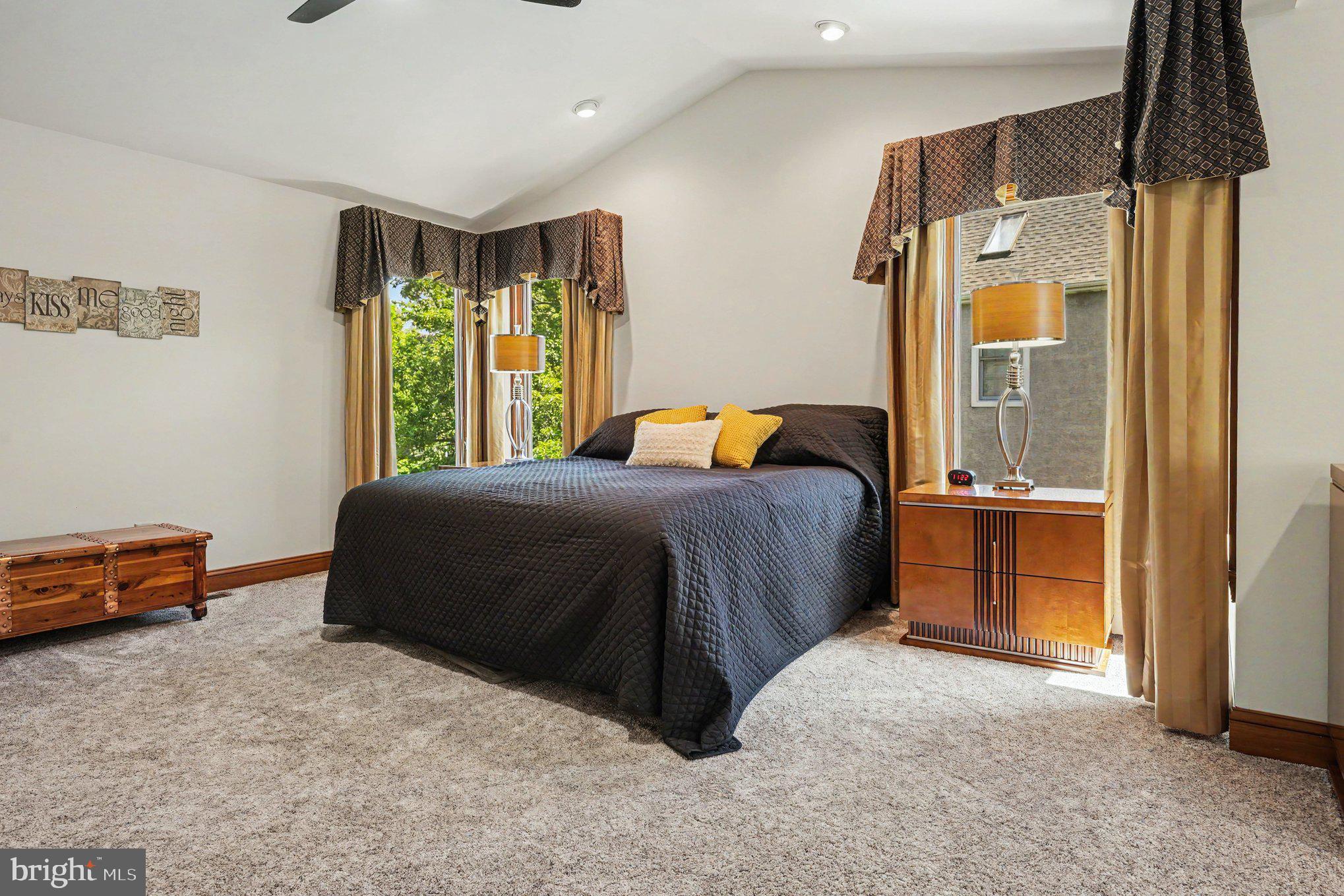 PINE CREST - Residential