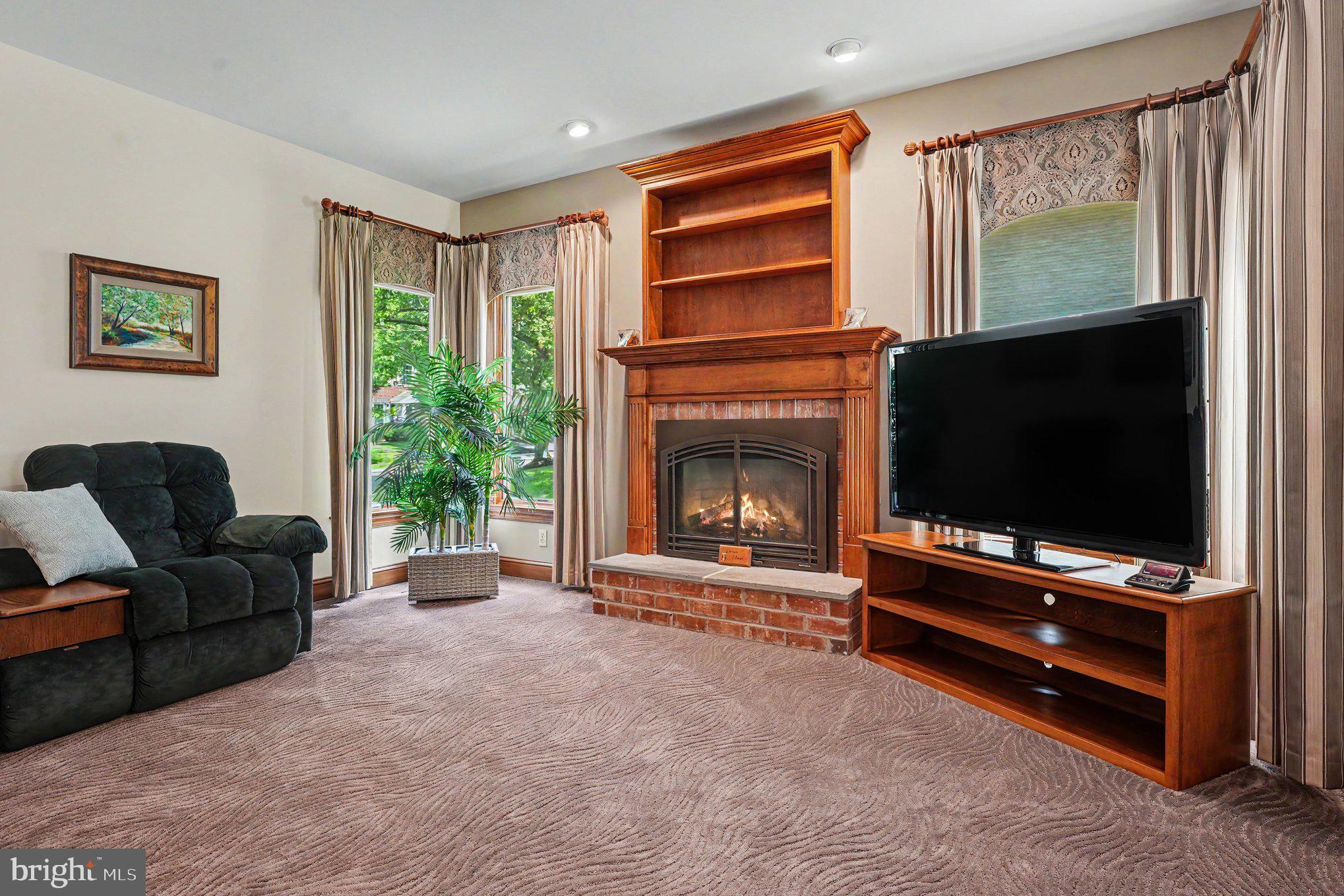 PINE CREST - Residential