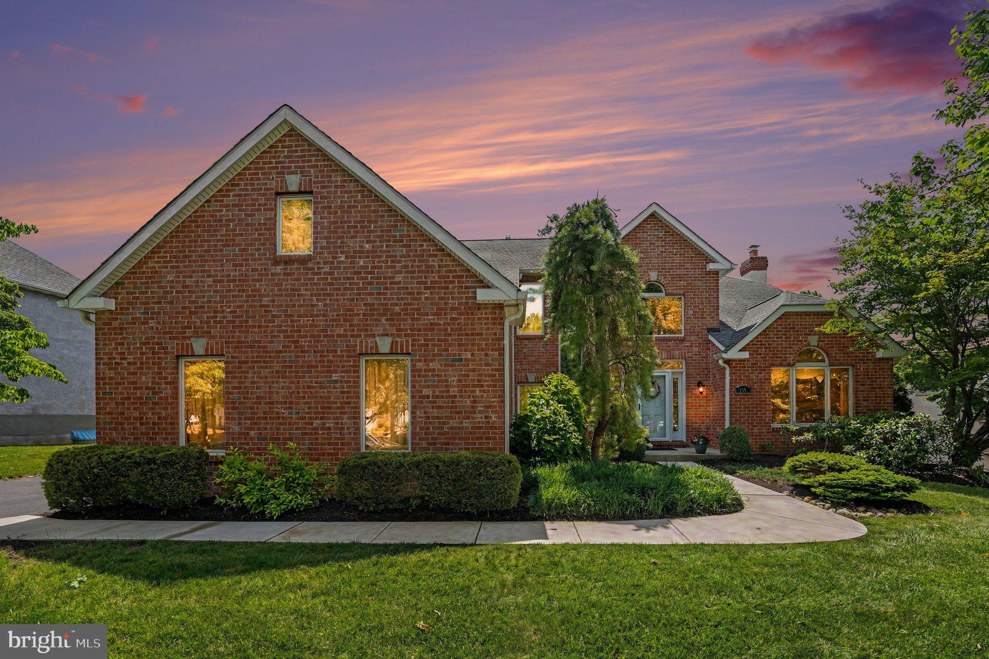 PINE CREST - Residential