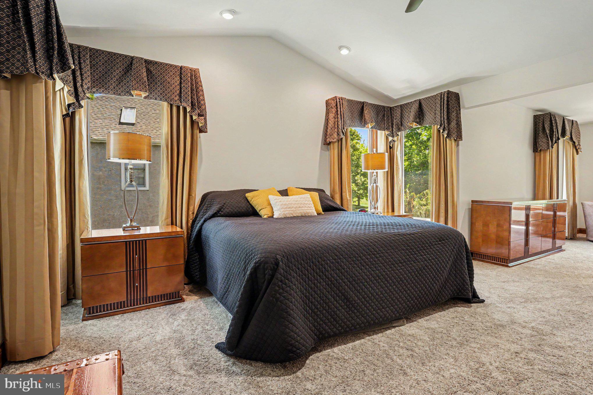 PINE CREST - Residential