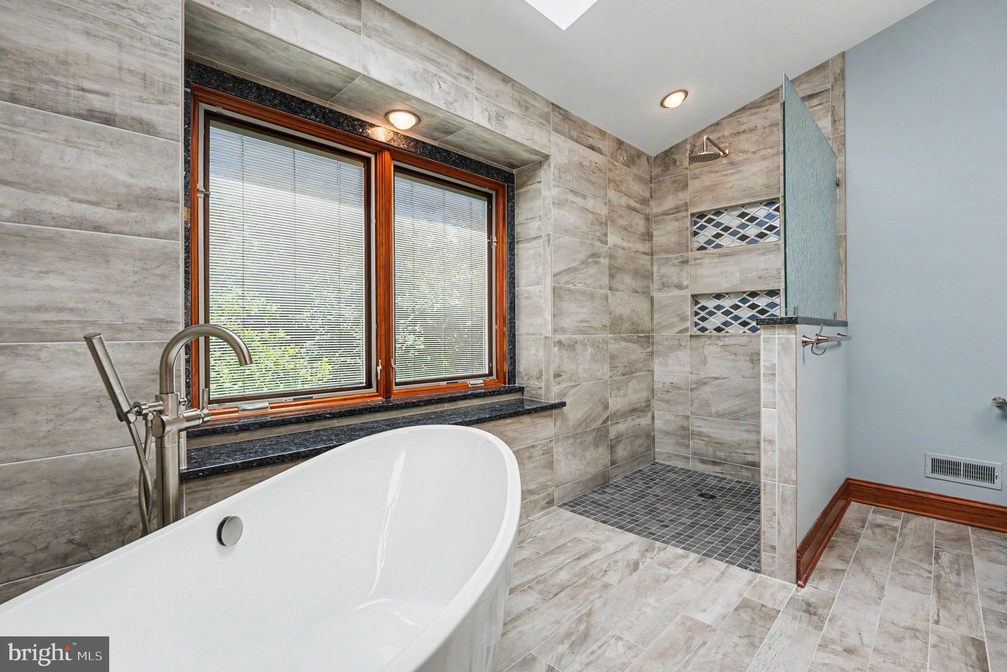 PINE CREST - Residential