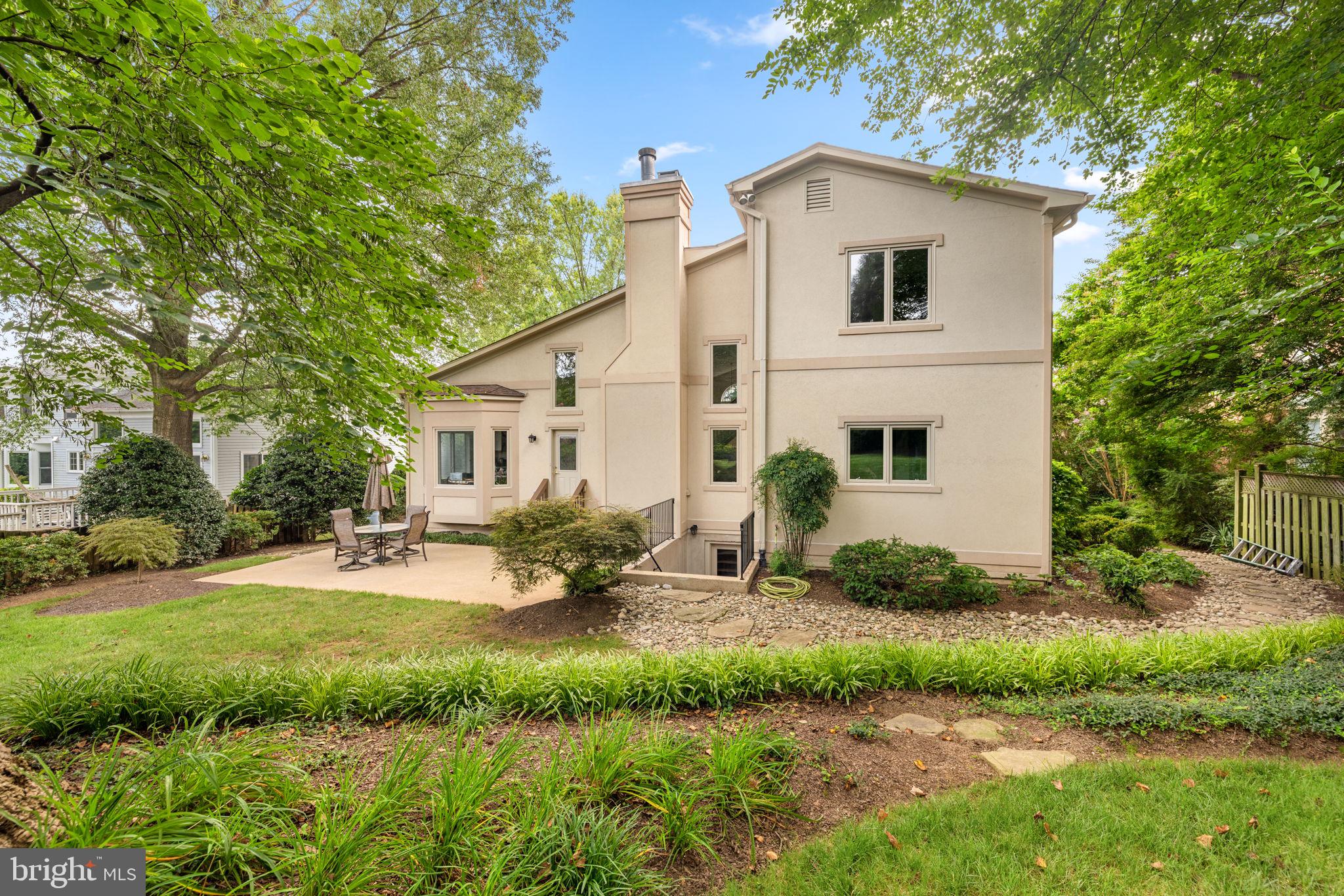 ELIZABETH GLEN - Residential