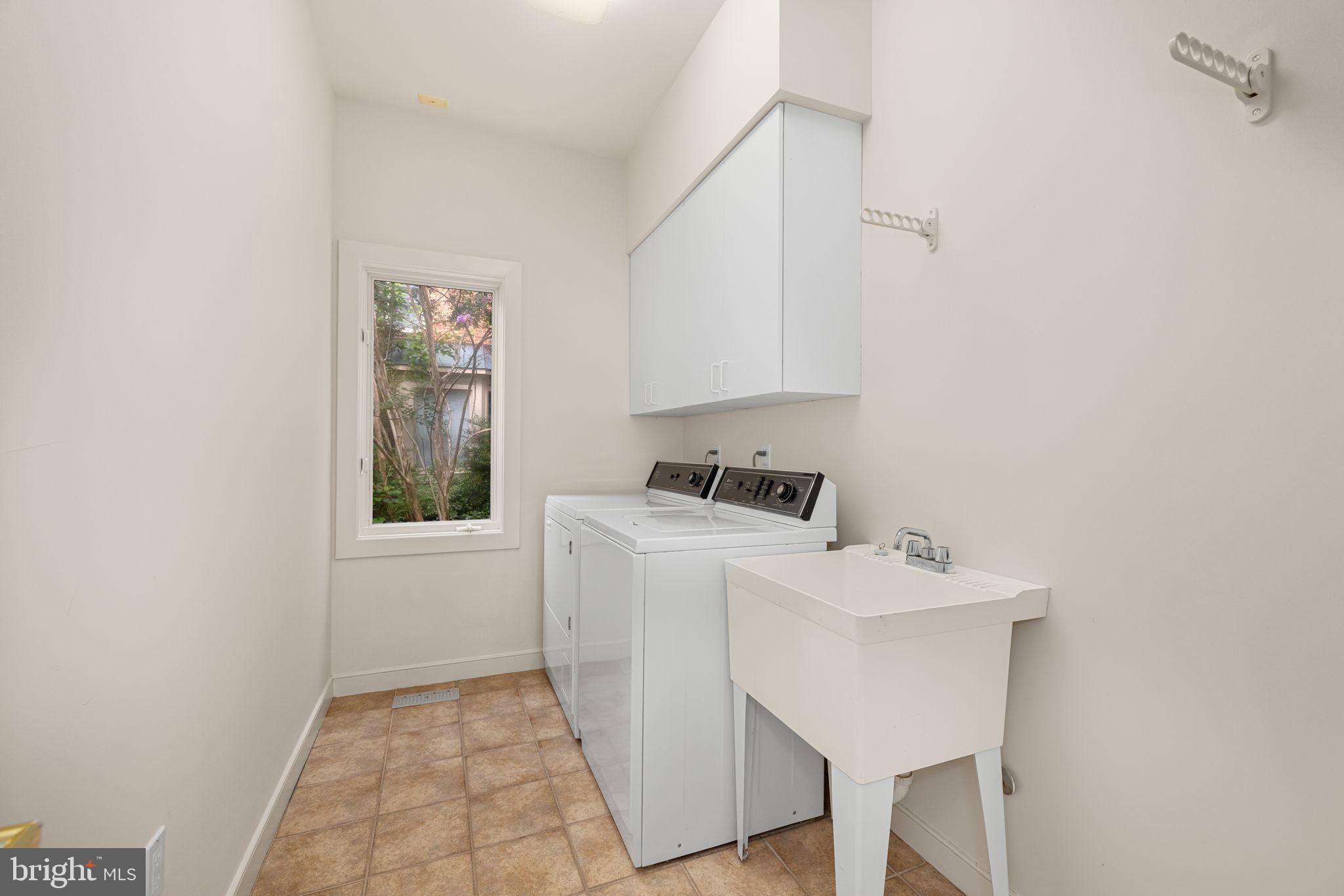 ELIZABETH GLEN - Residential