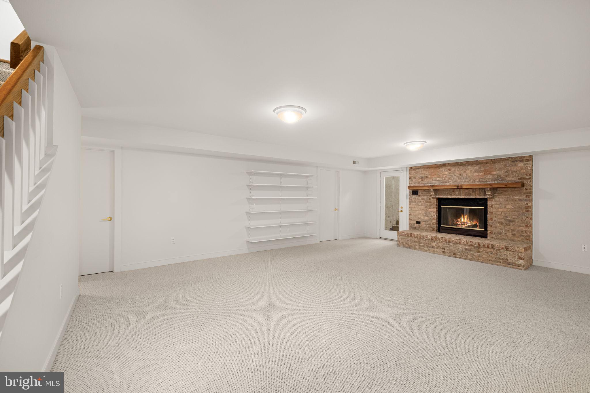 ELIZABETH GLEN - Residential