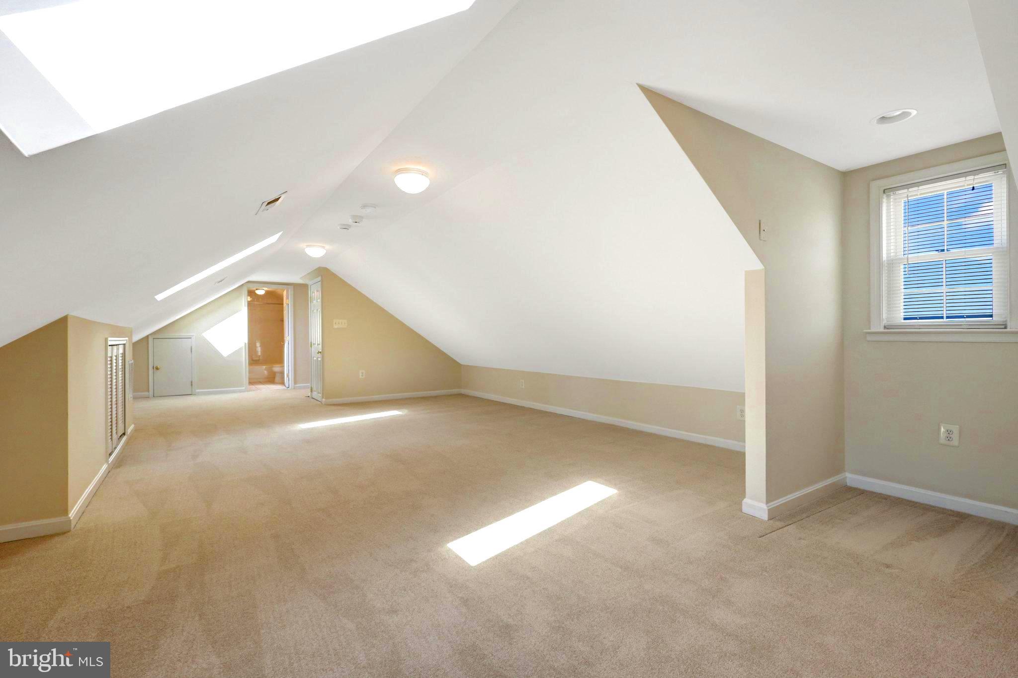LOISDALE ESTATES - Residential Lease