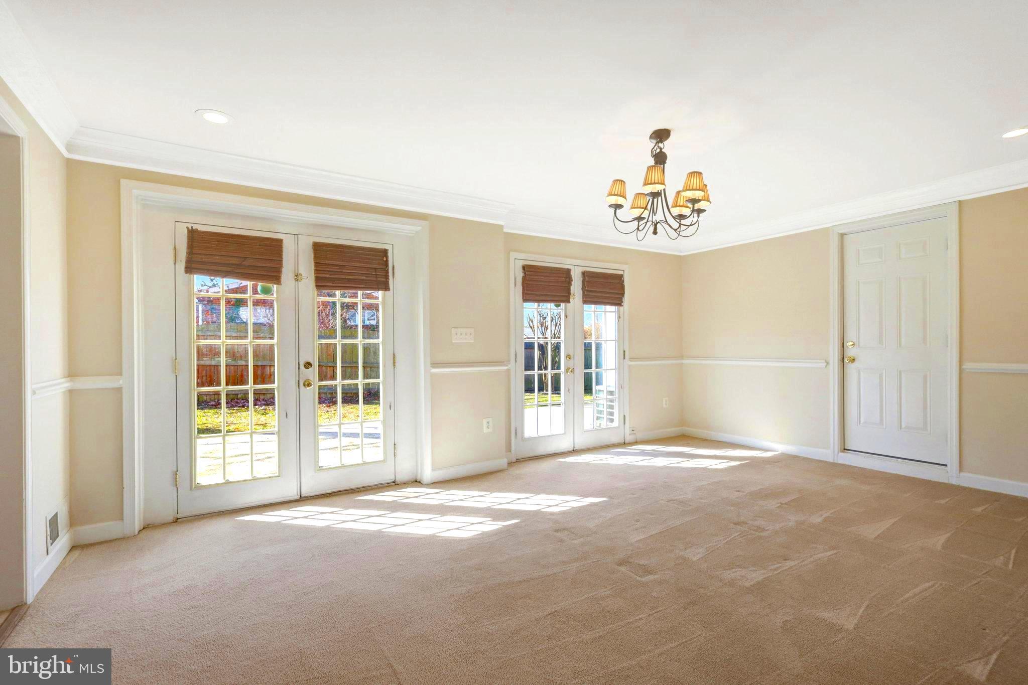 LOISDALE ESTATES - Residential Lease