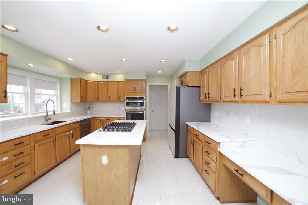 ASHBURN VILLAGE - Residential